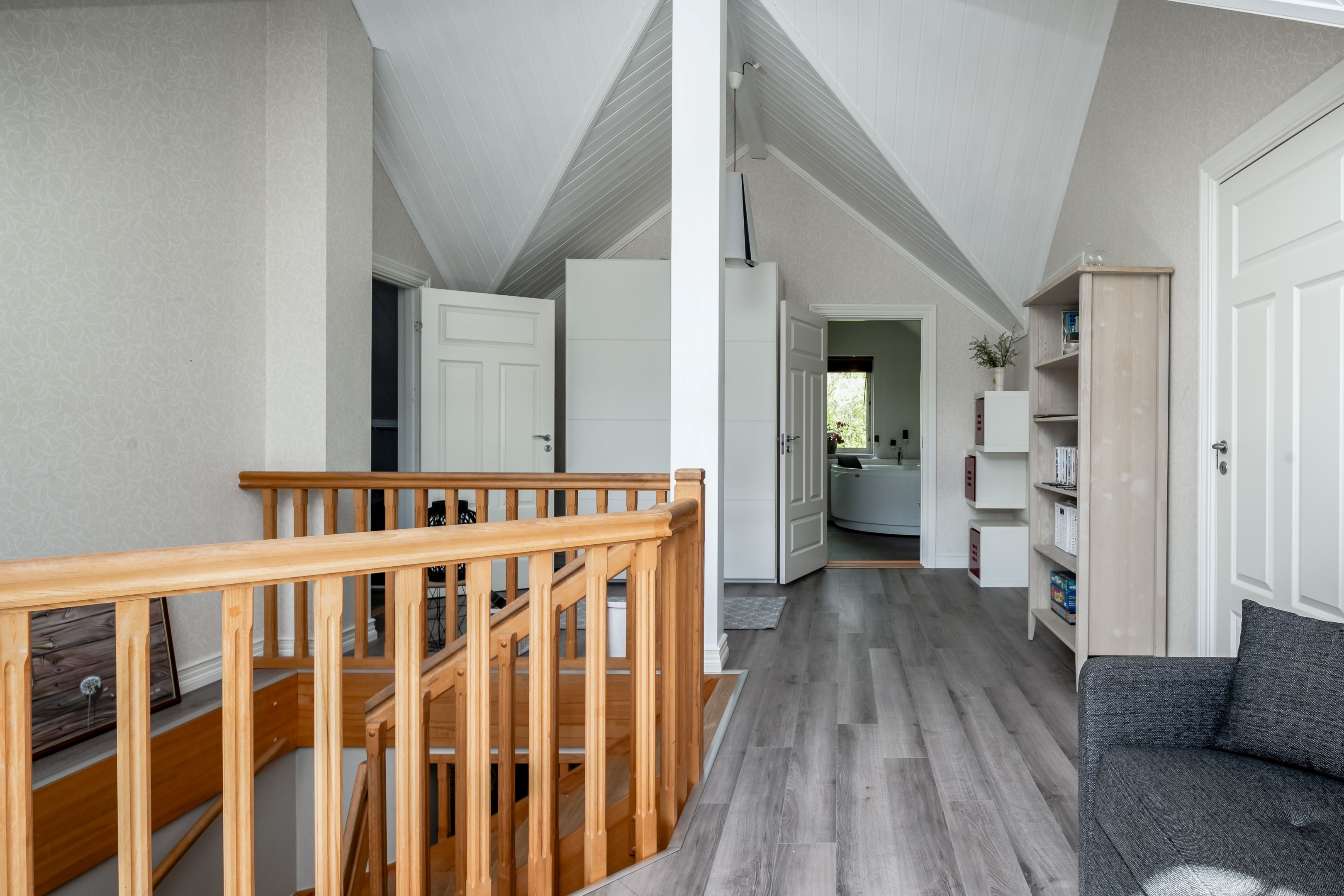 Övervåning med tre sovrum och badrum