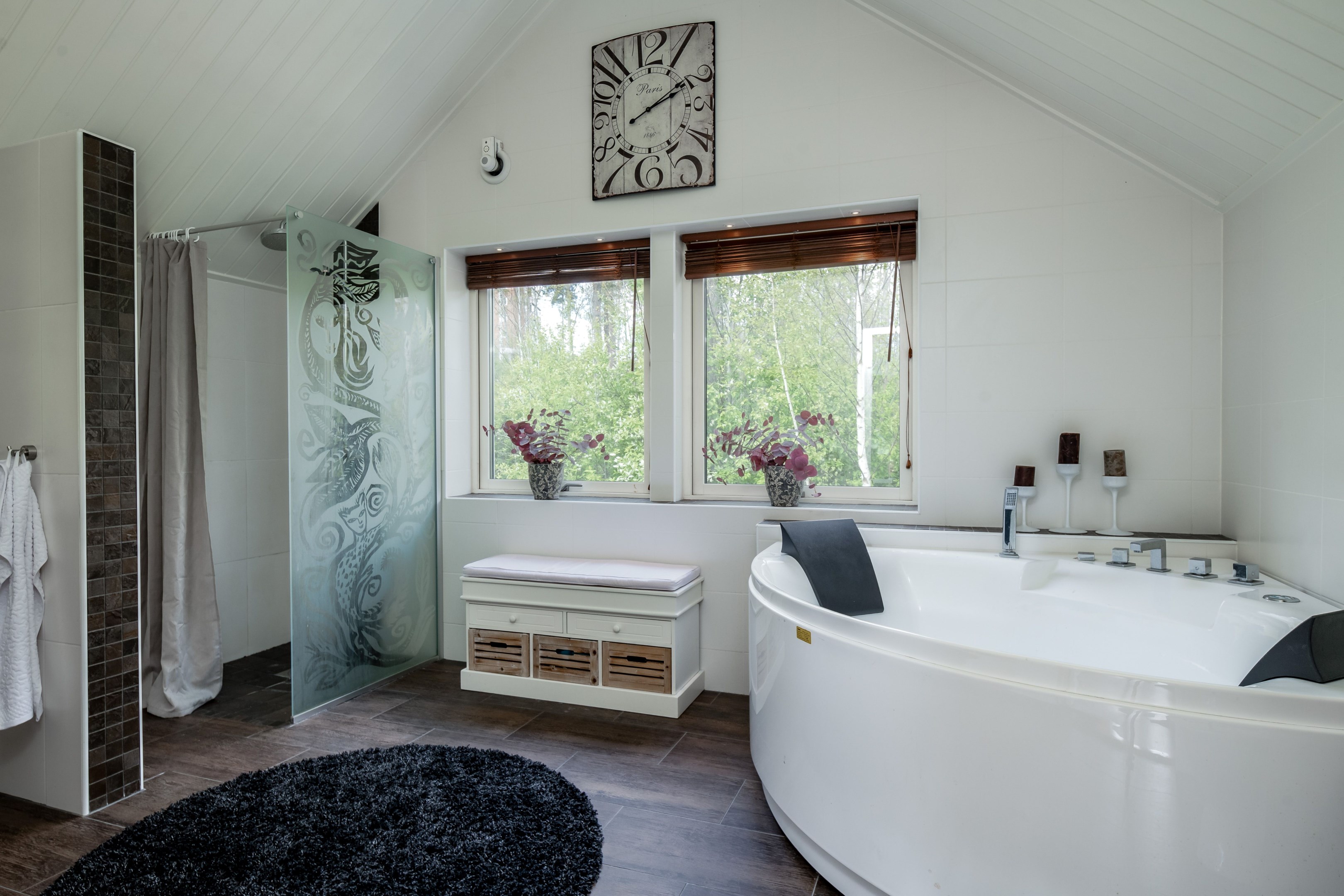 Renoverat badrum 2012 med bubbelbadkar och dusch