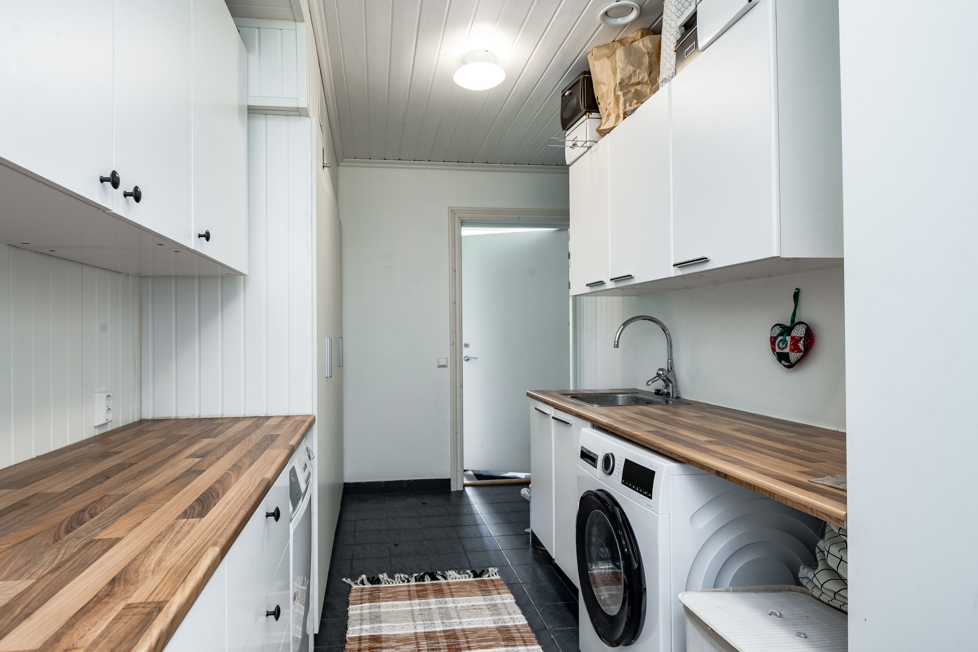 Tvättstuga i anslutning till garaget