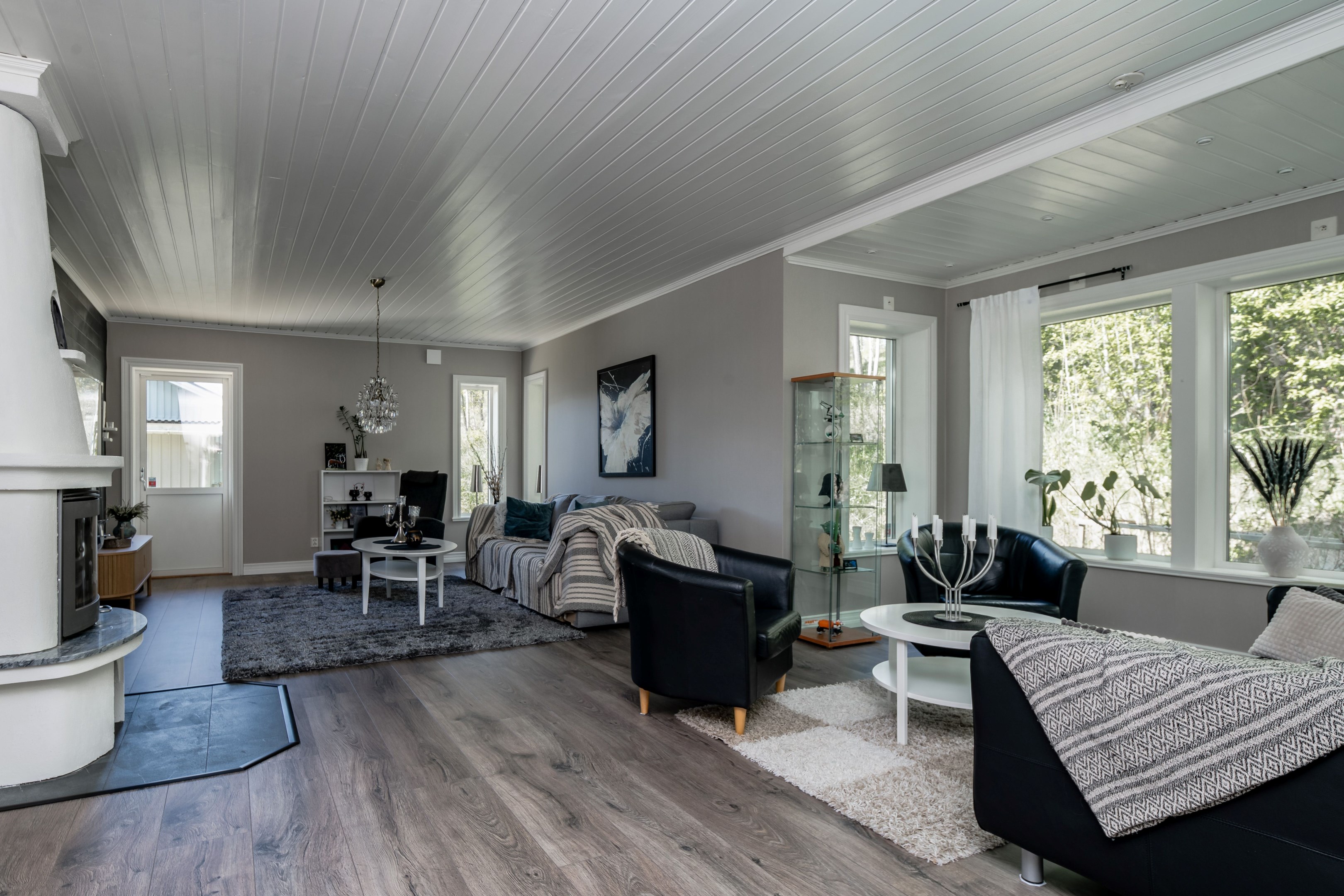 Vardagsrum med kamin