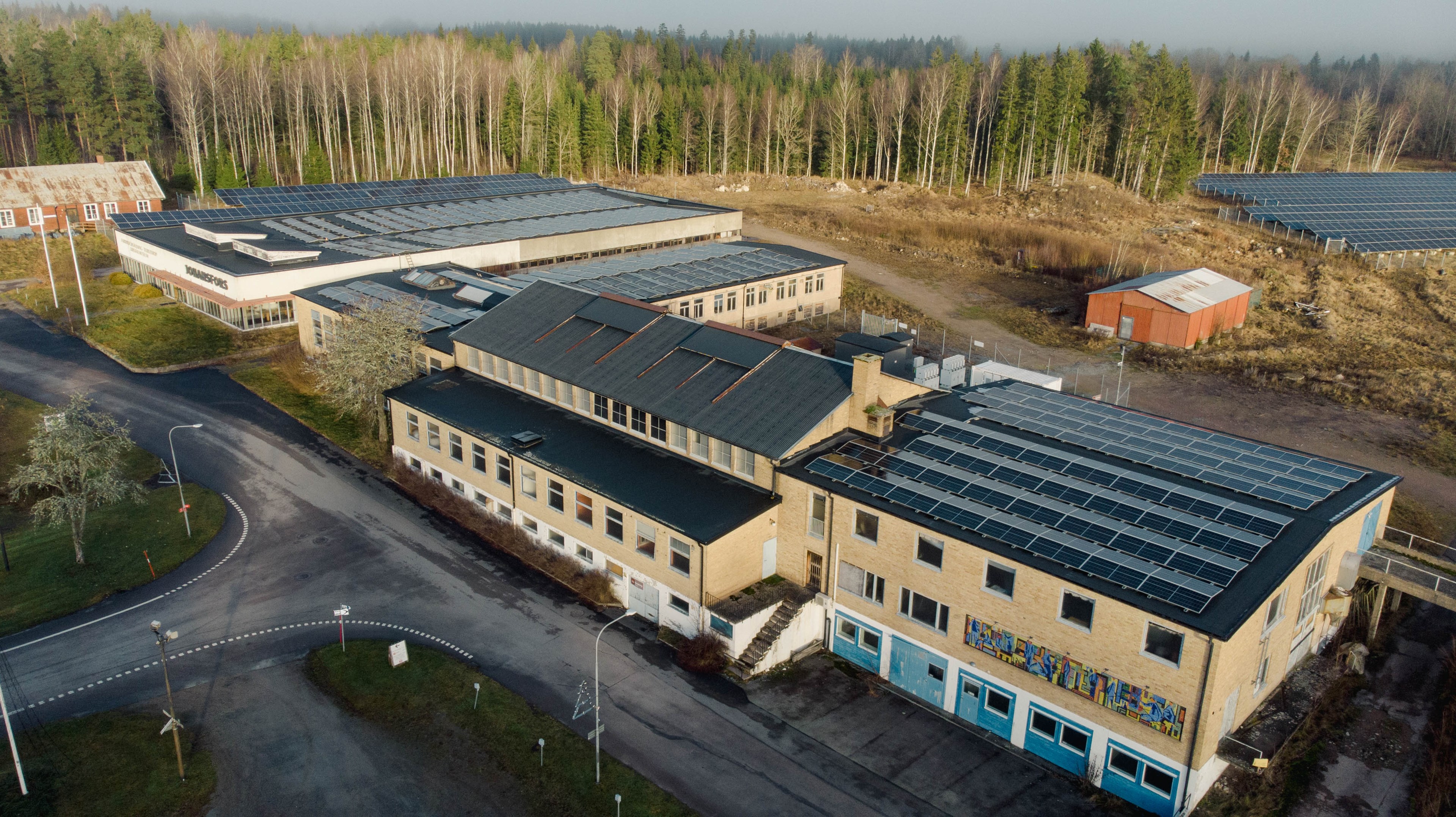 Fabriksbyggnader cirka 4.500 kvm under tak