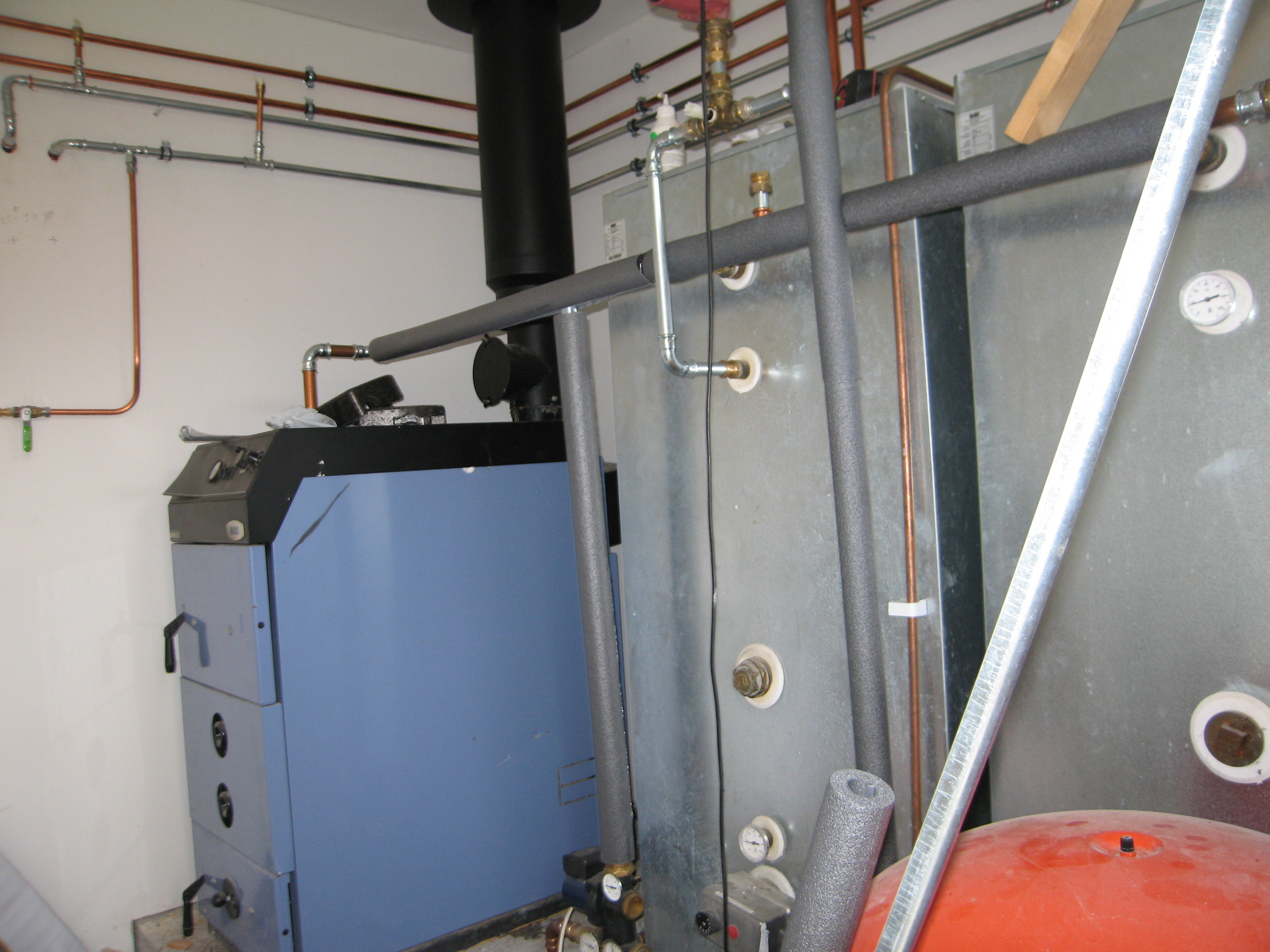 Pannrum med ny panna och nya acc-tankar