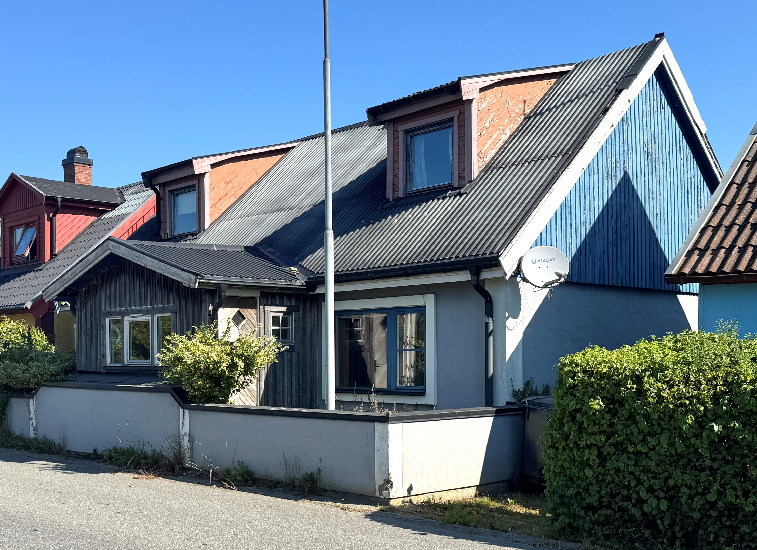 Radhus mitt i byn