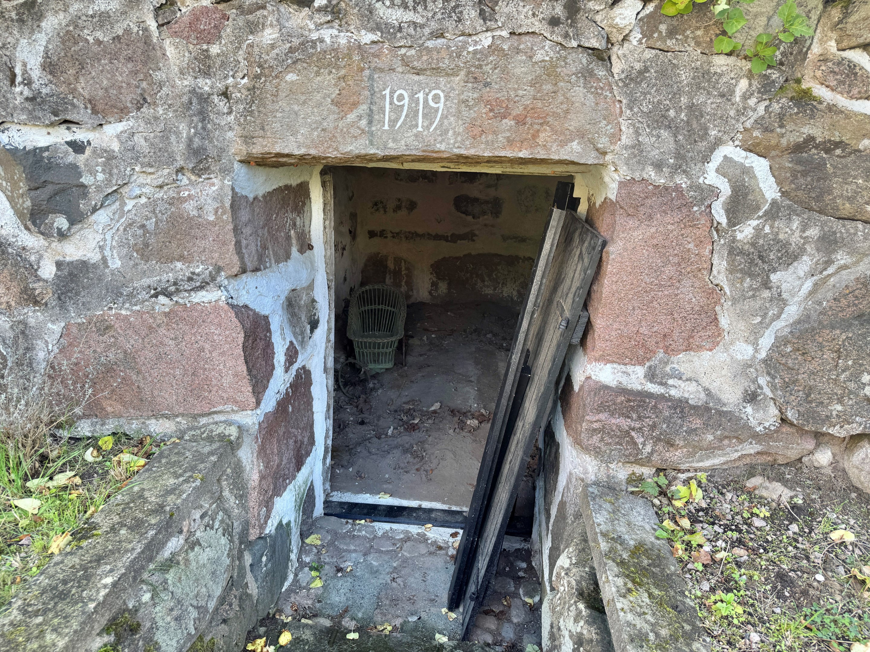 Välkomna in i jordkällaren