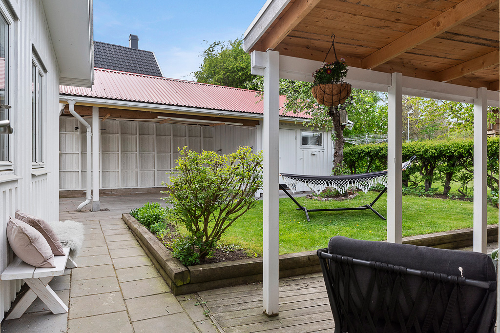 Öppning mot trädgård från köket