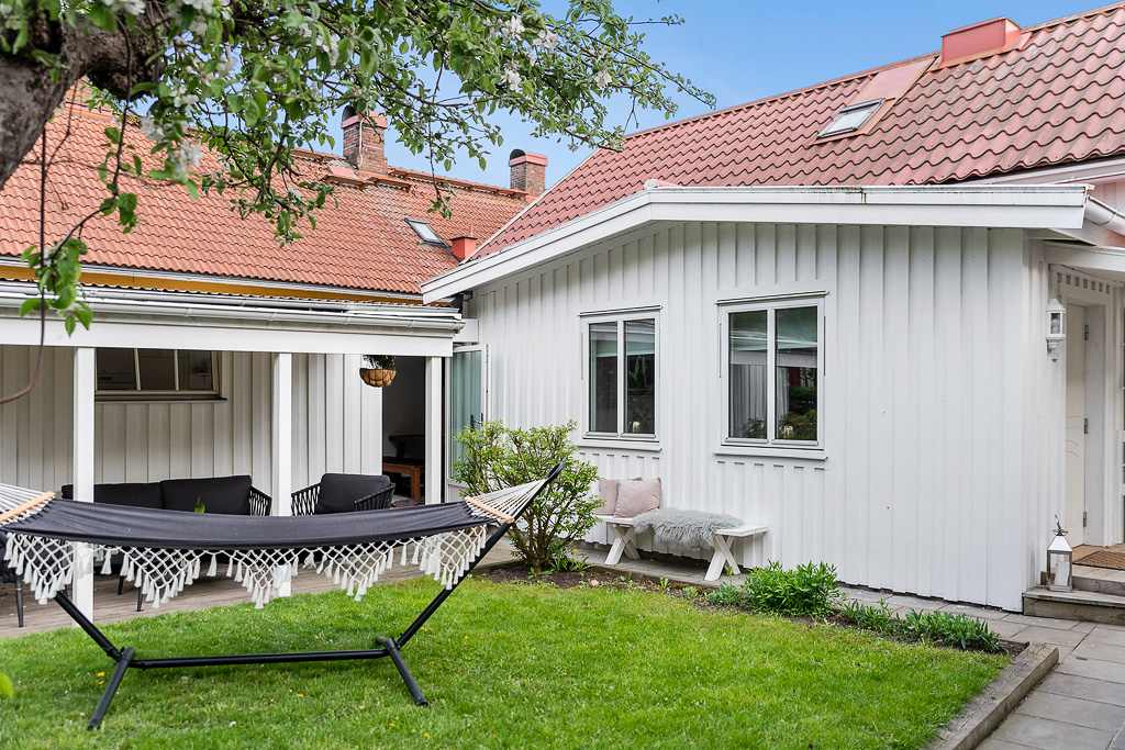 Lättskött trädgård som ger mycket tid i hängmattan