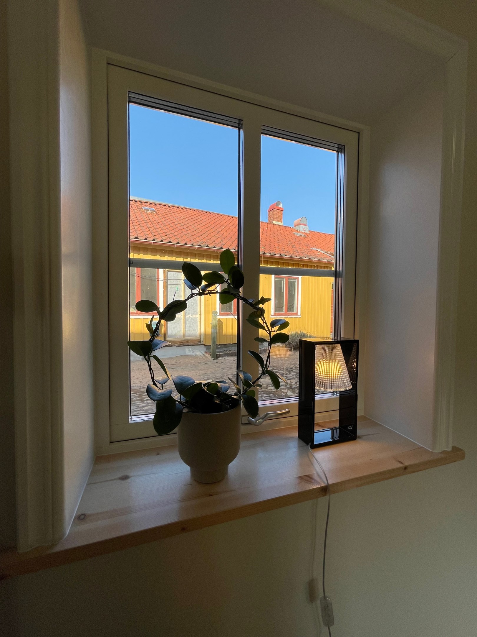 Fönster mot innergård