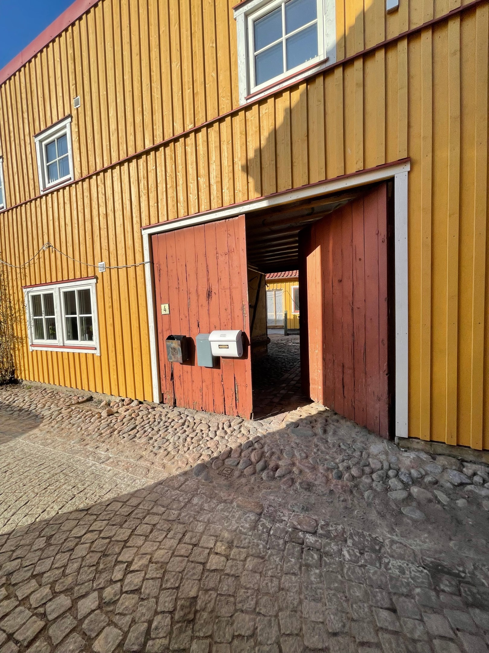 Välkommen in på gården!