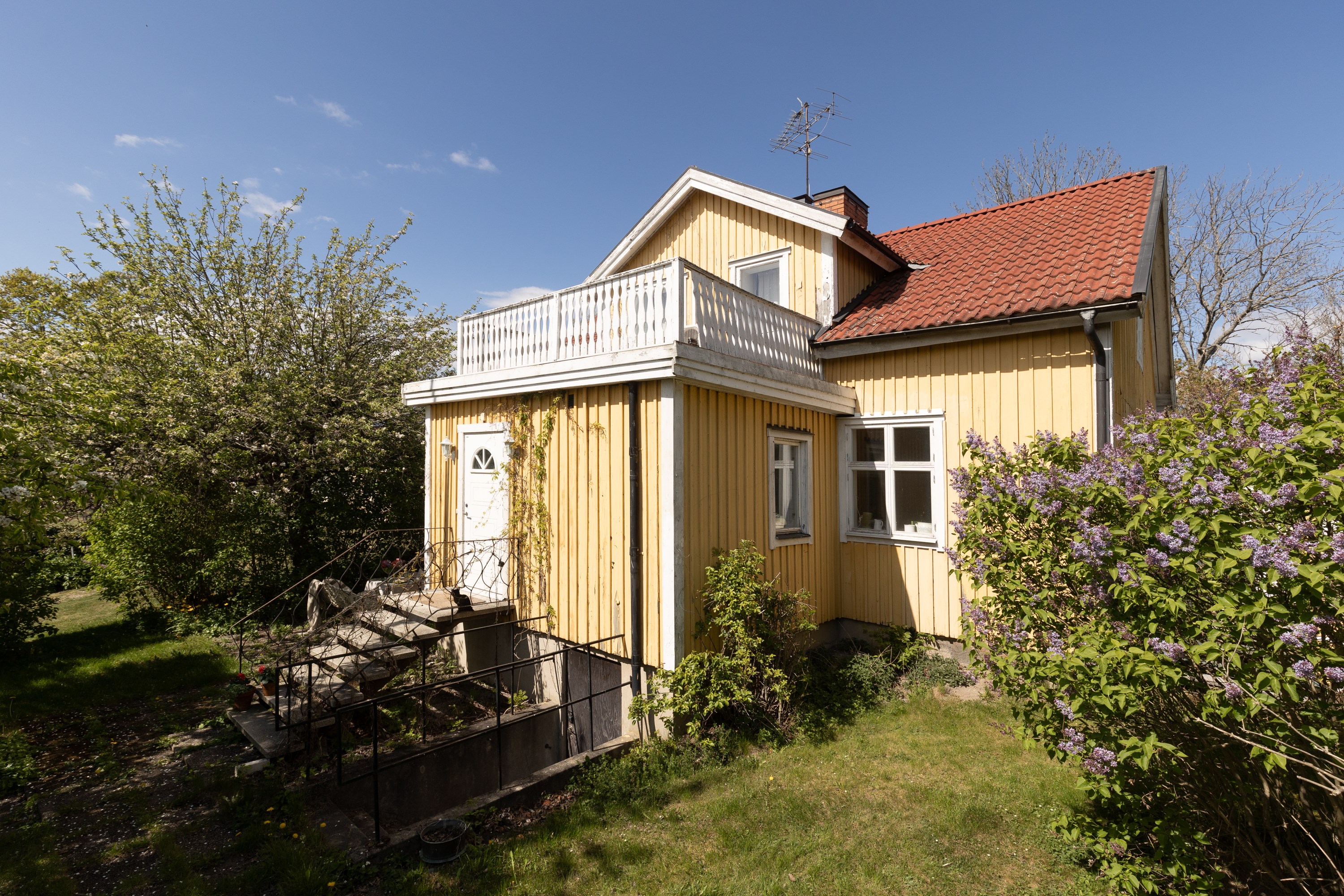 Tillbyggnad med balkong