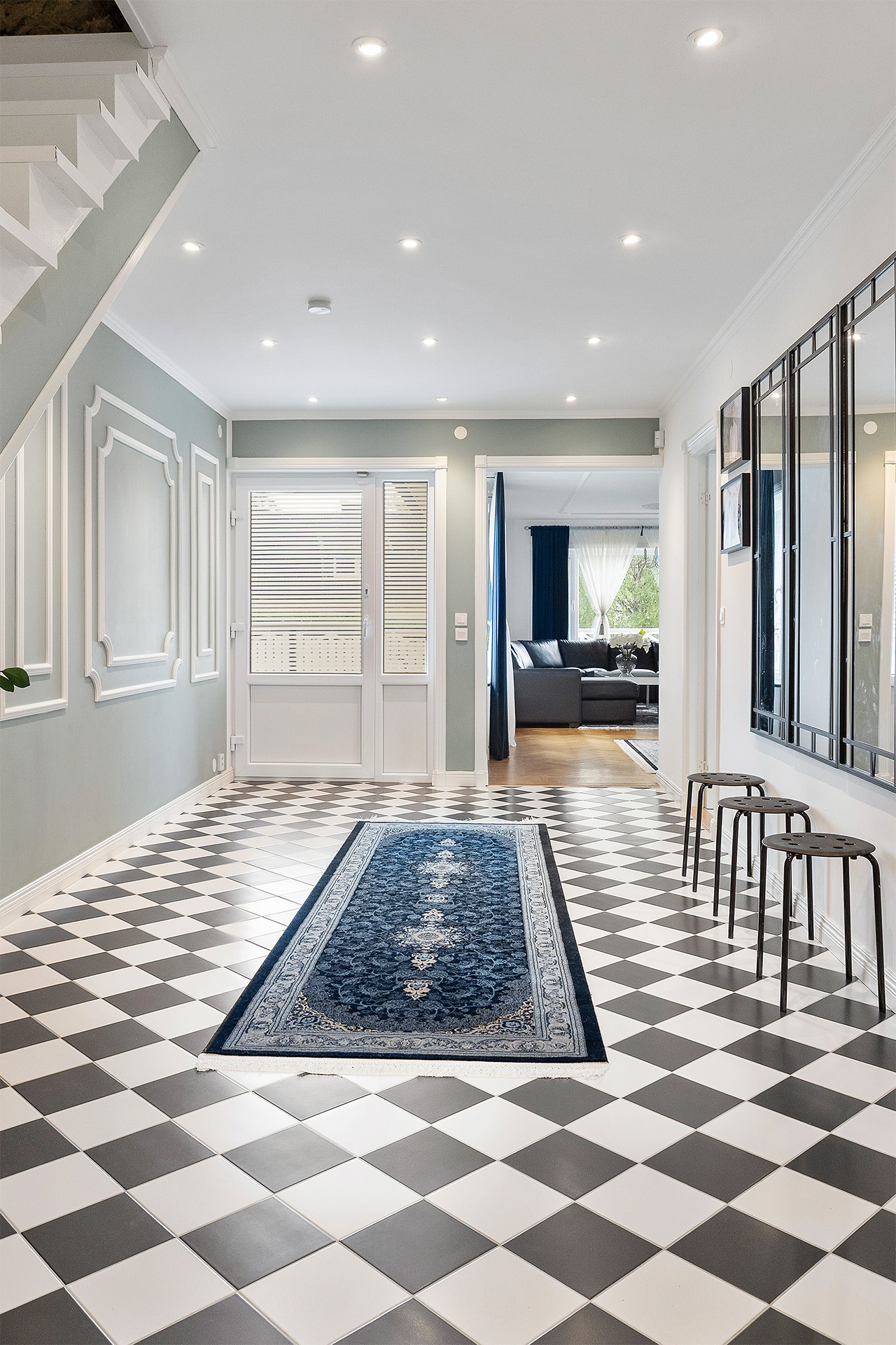 Stilfull hall med läckert golv