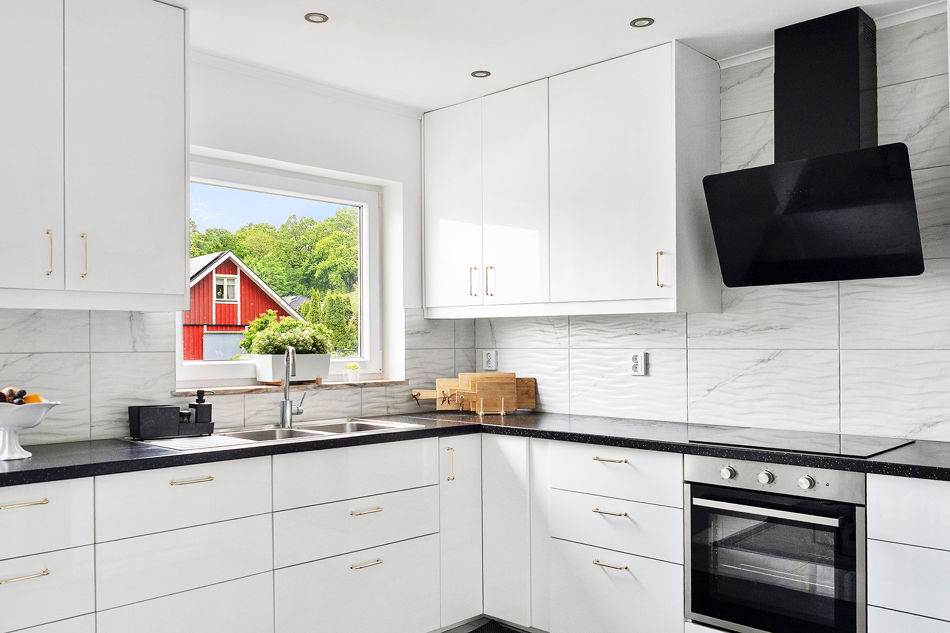 Kök med mycket förvaring