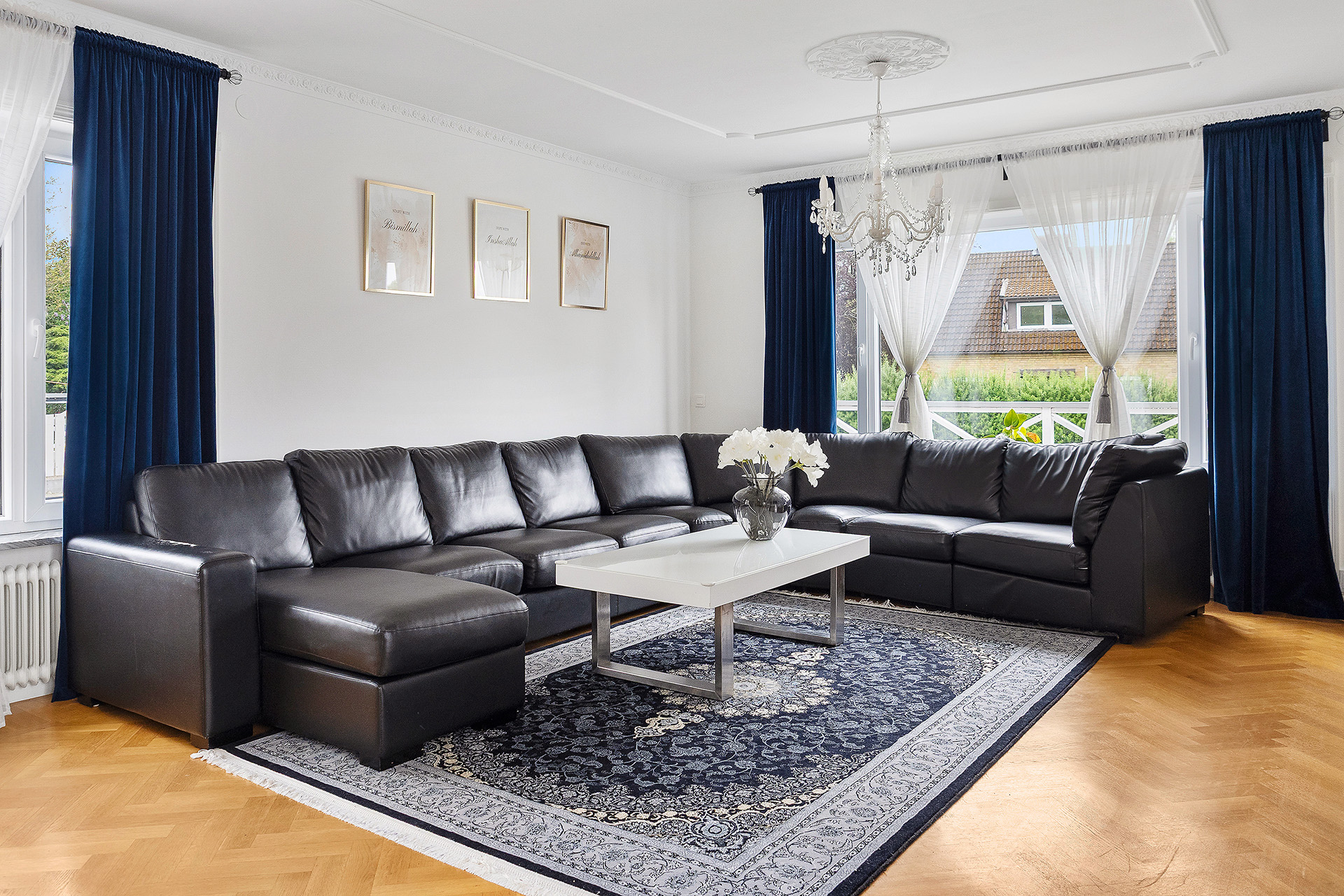 Stort rum med mycket ljus