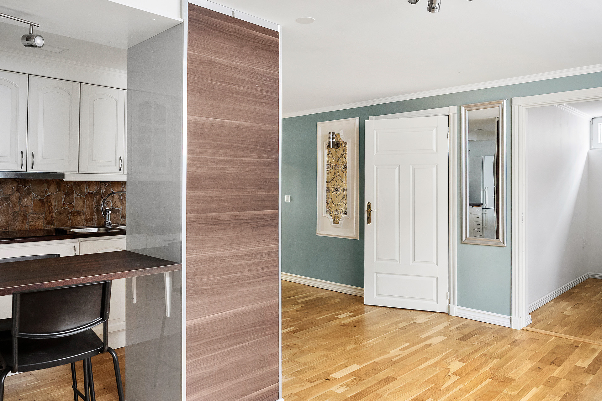 Fyra lägenheter i finns i källaren