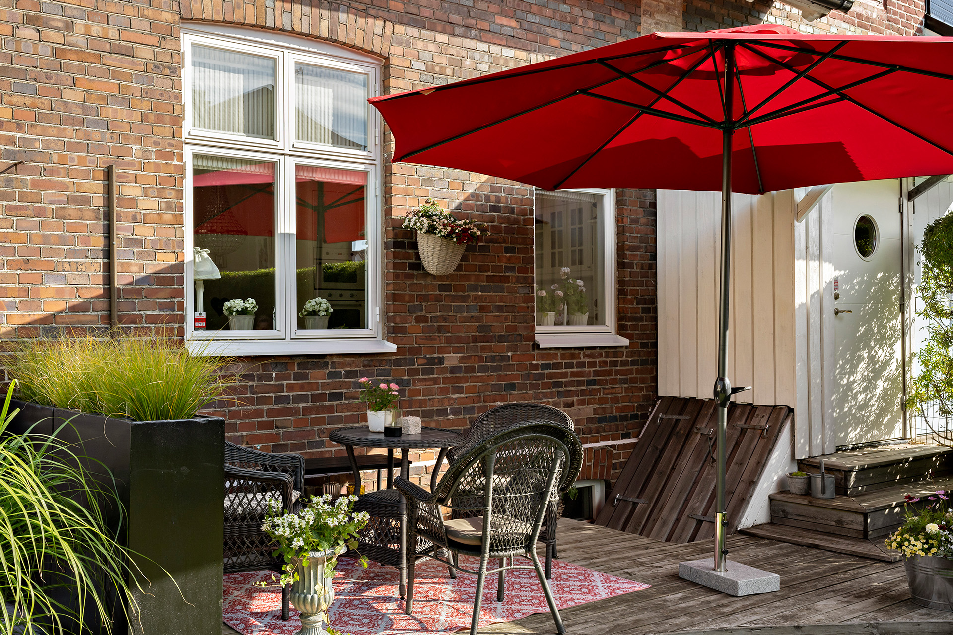 Fin uteplats med trädäck