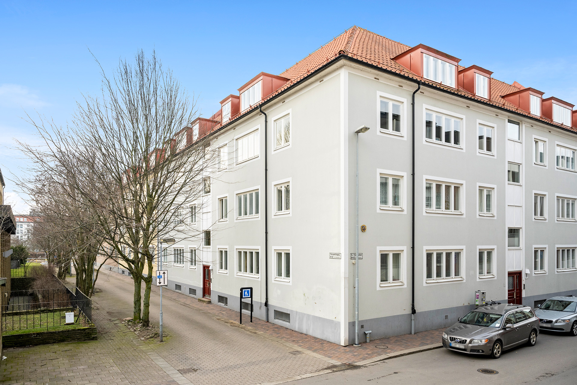 Sid vy över byggnaden