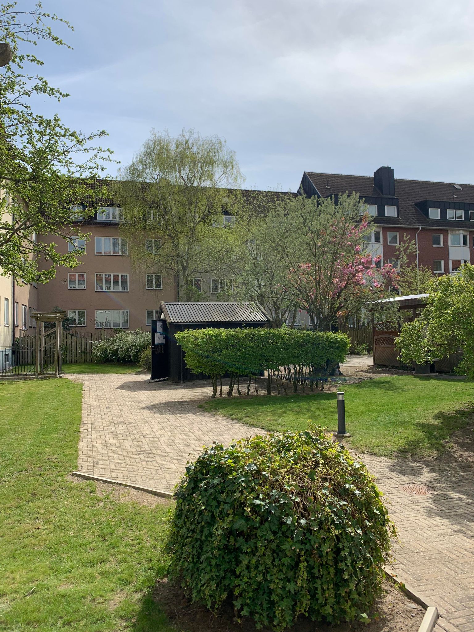 Trevlig innergård (säljares bild)