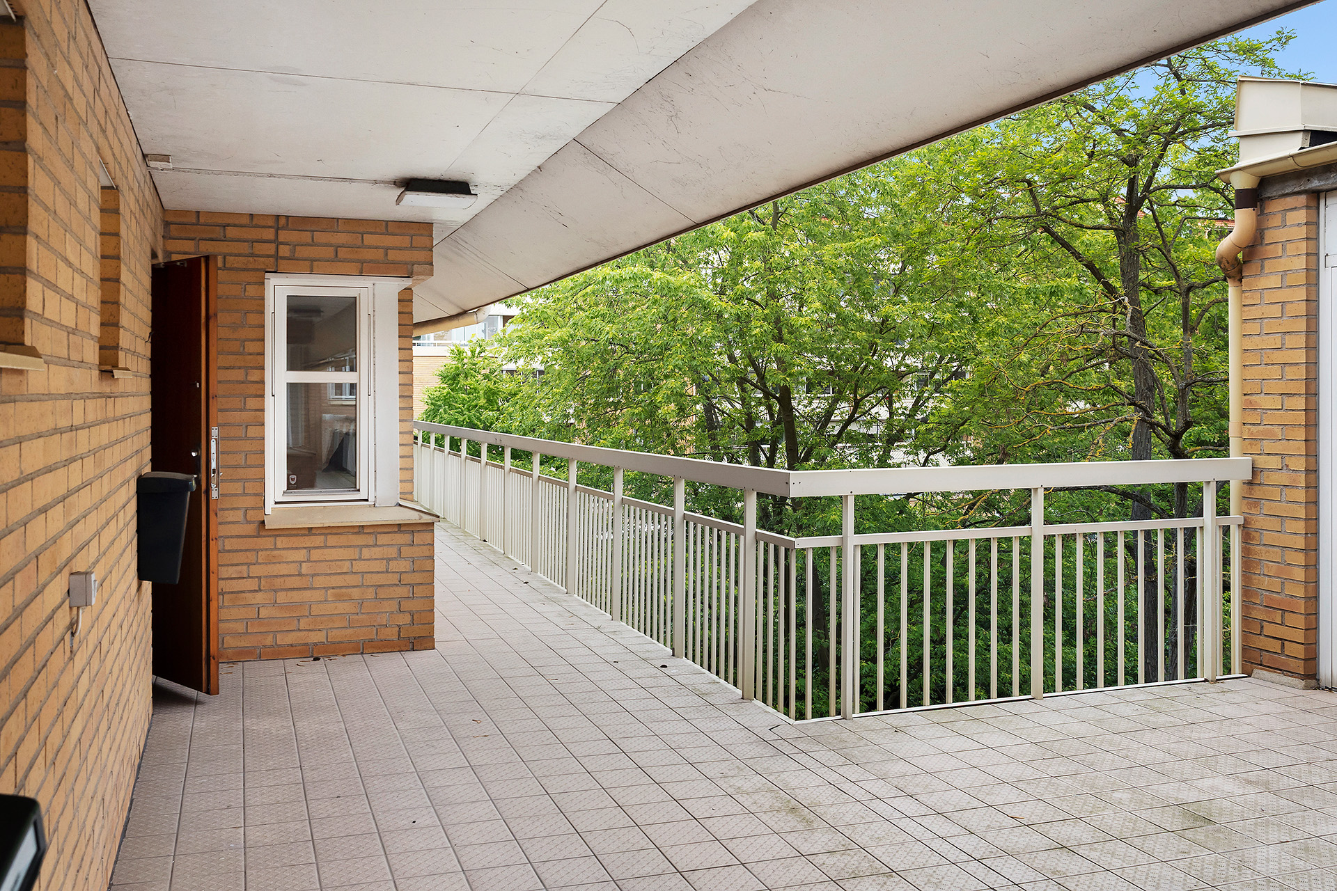 Loftgång med möjlighet till lite möbler