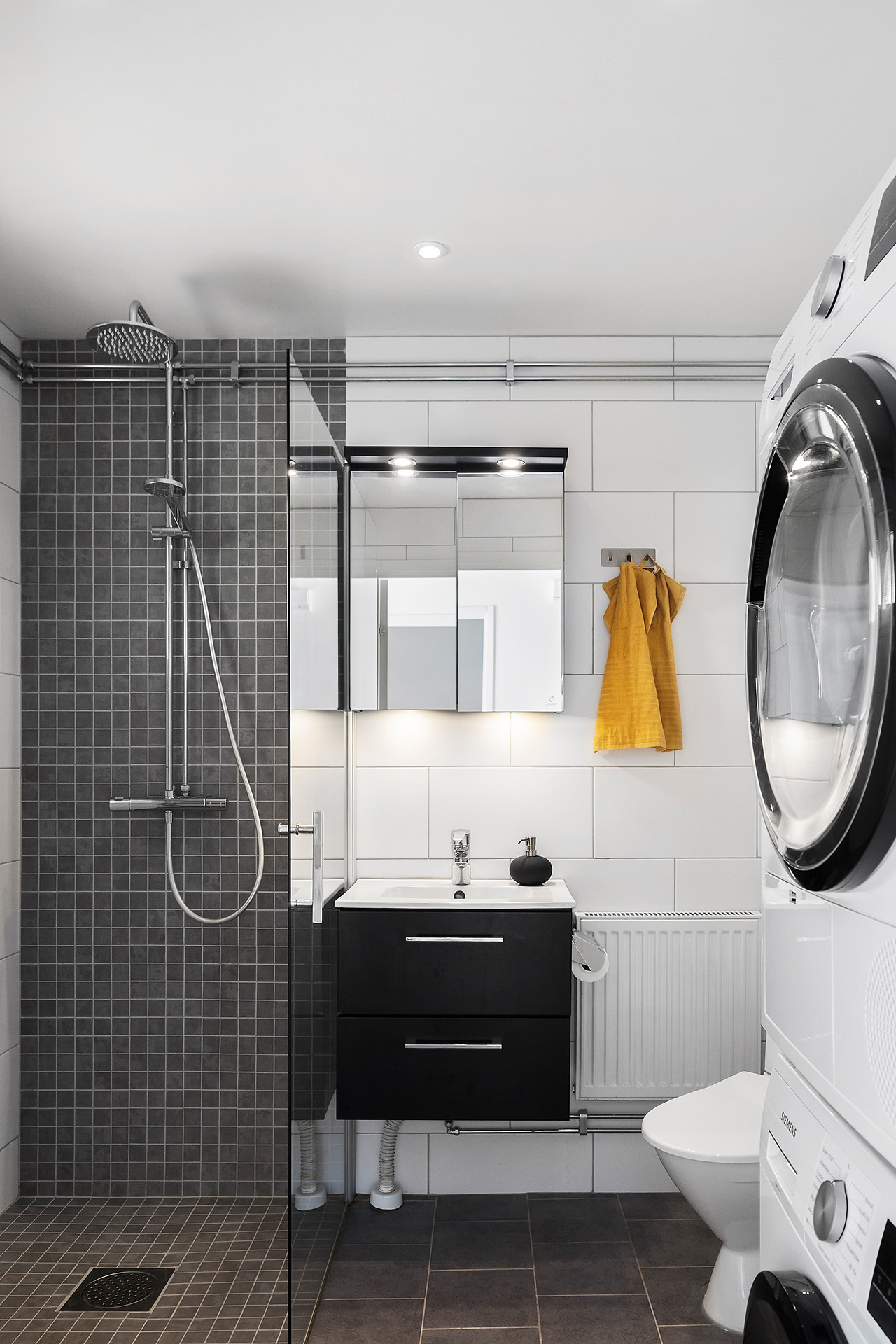 Snyggt och modernt badrum