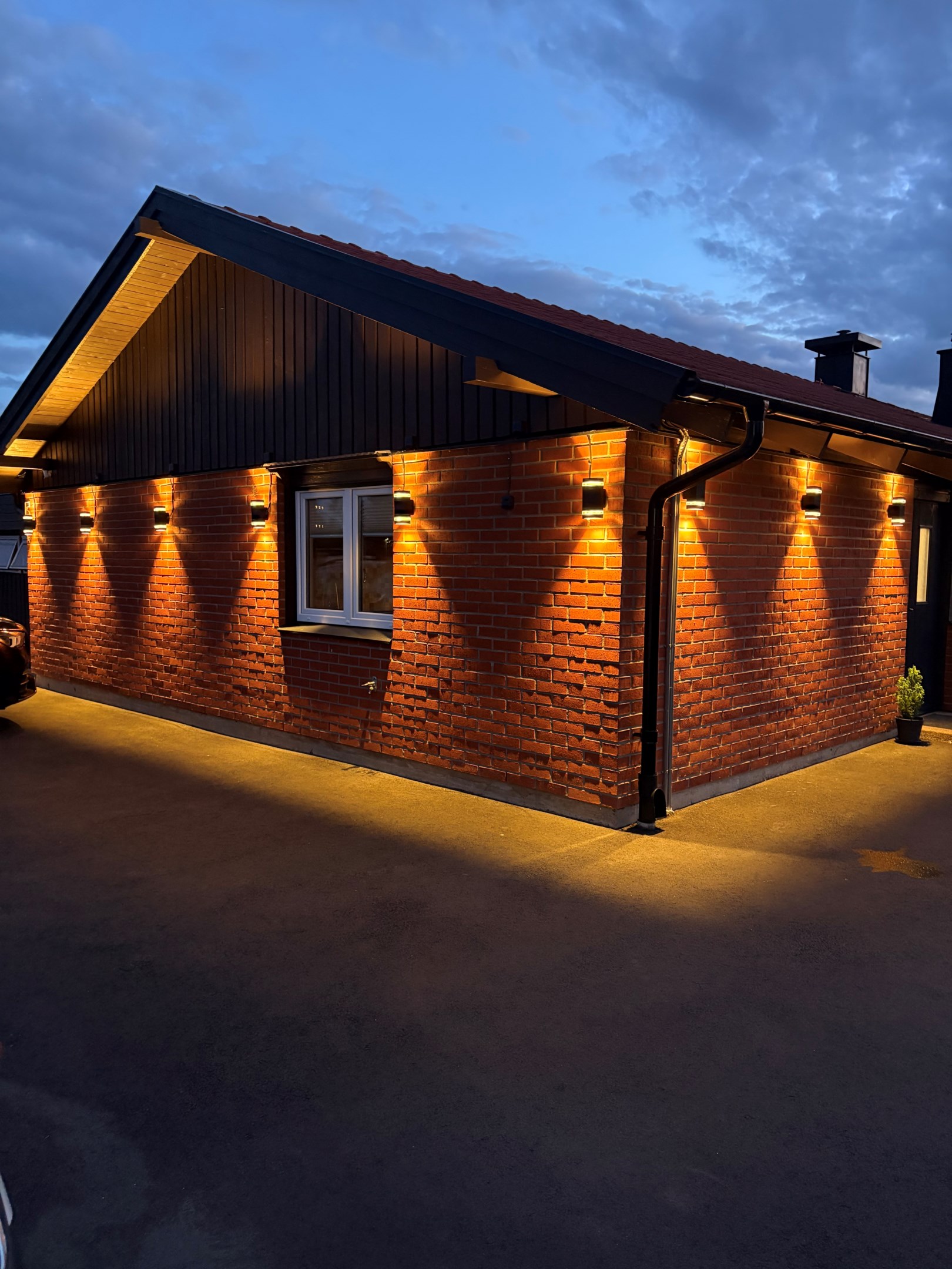 Snygg belysning på kvällen - säljarens bild