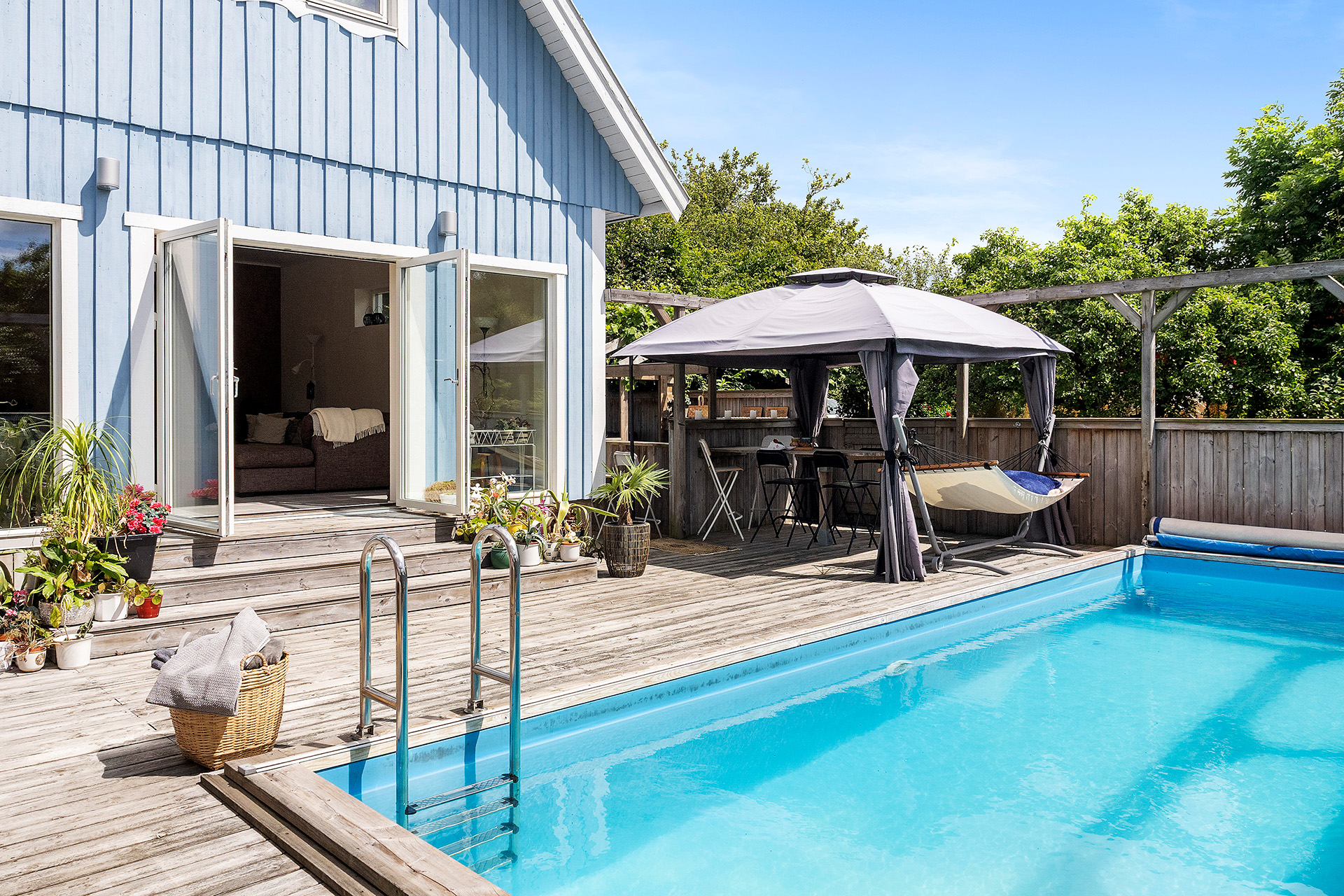 Trevligt pool område - ditt egna semesterparadis