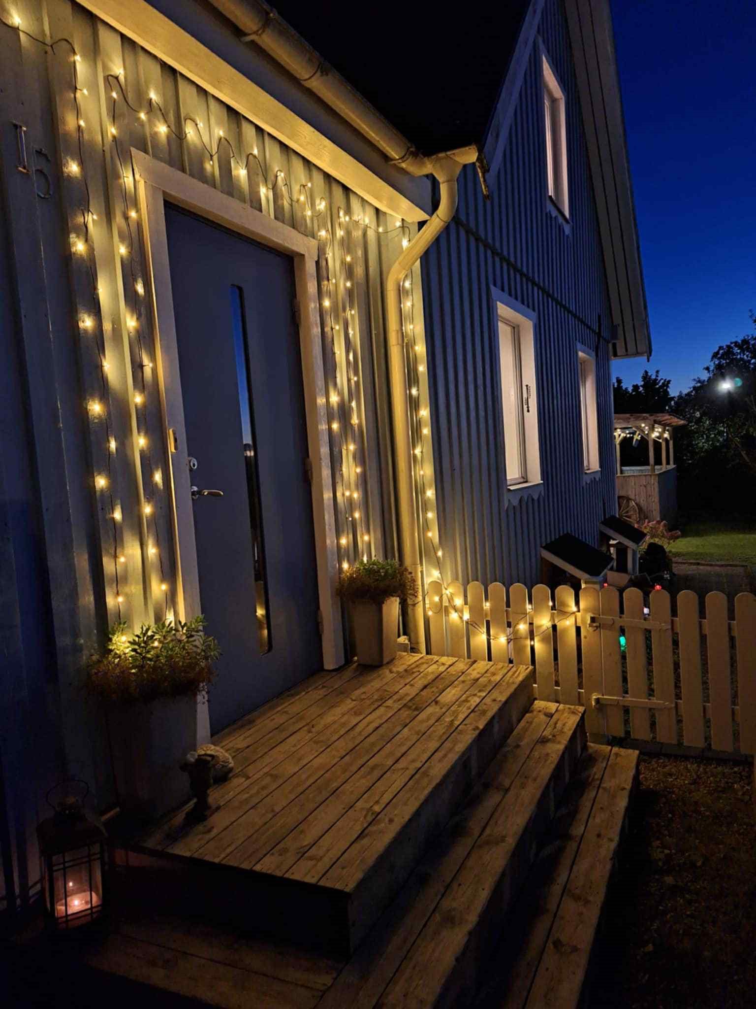 Mycket belysning på kvällen - säljarens bild