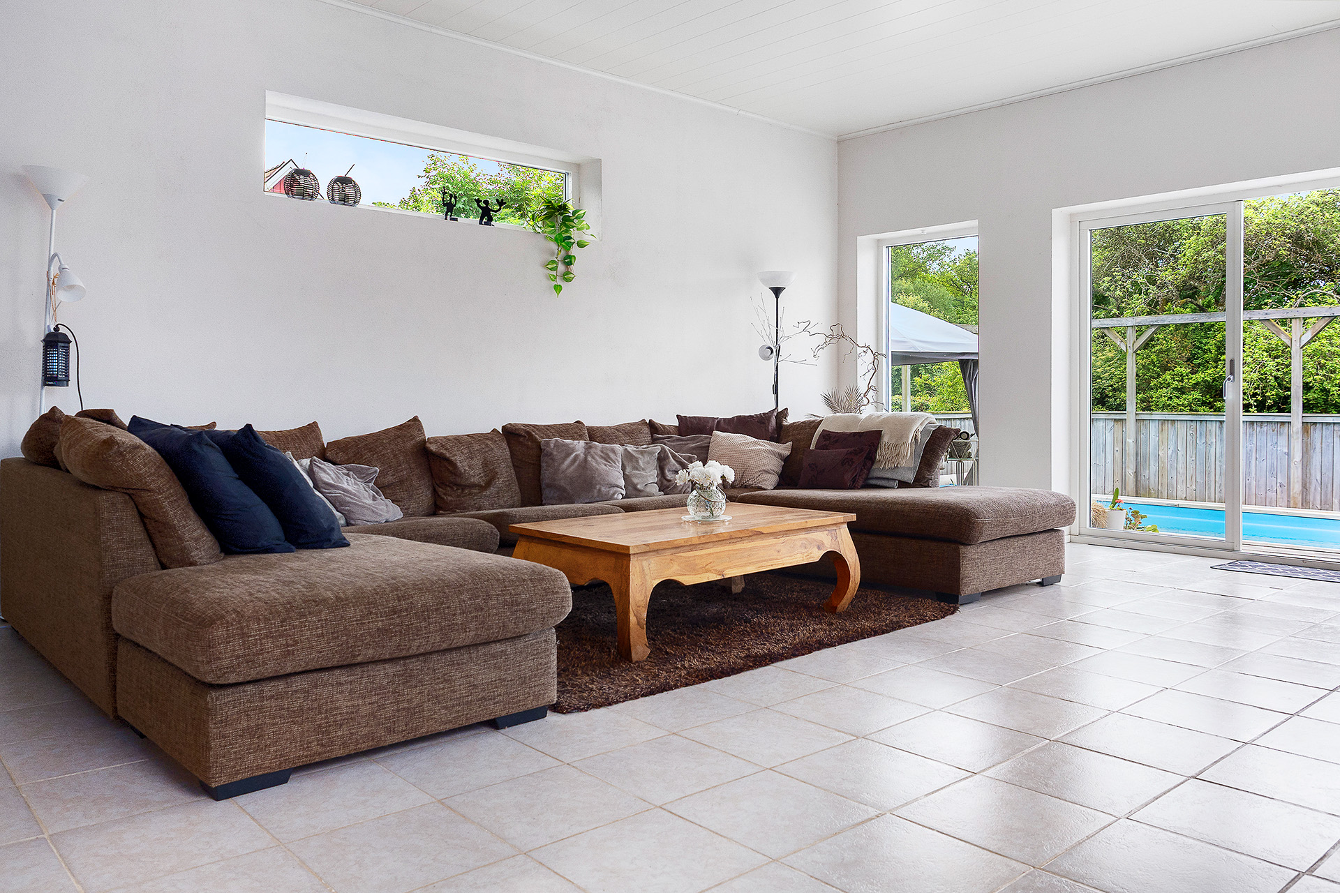 Härligt vardagsrum med vattenburen golvvärme