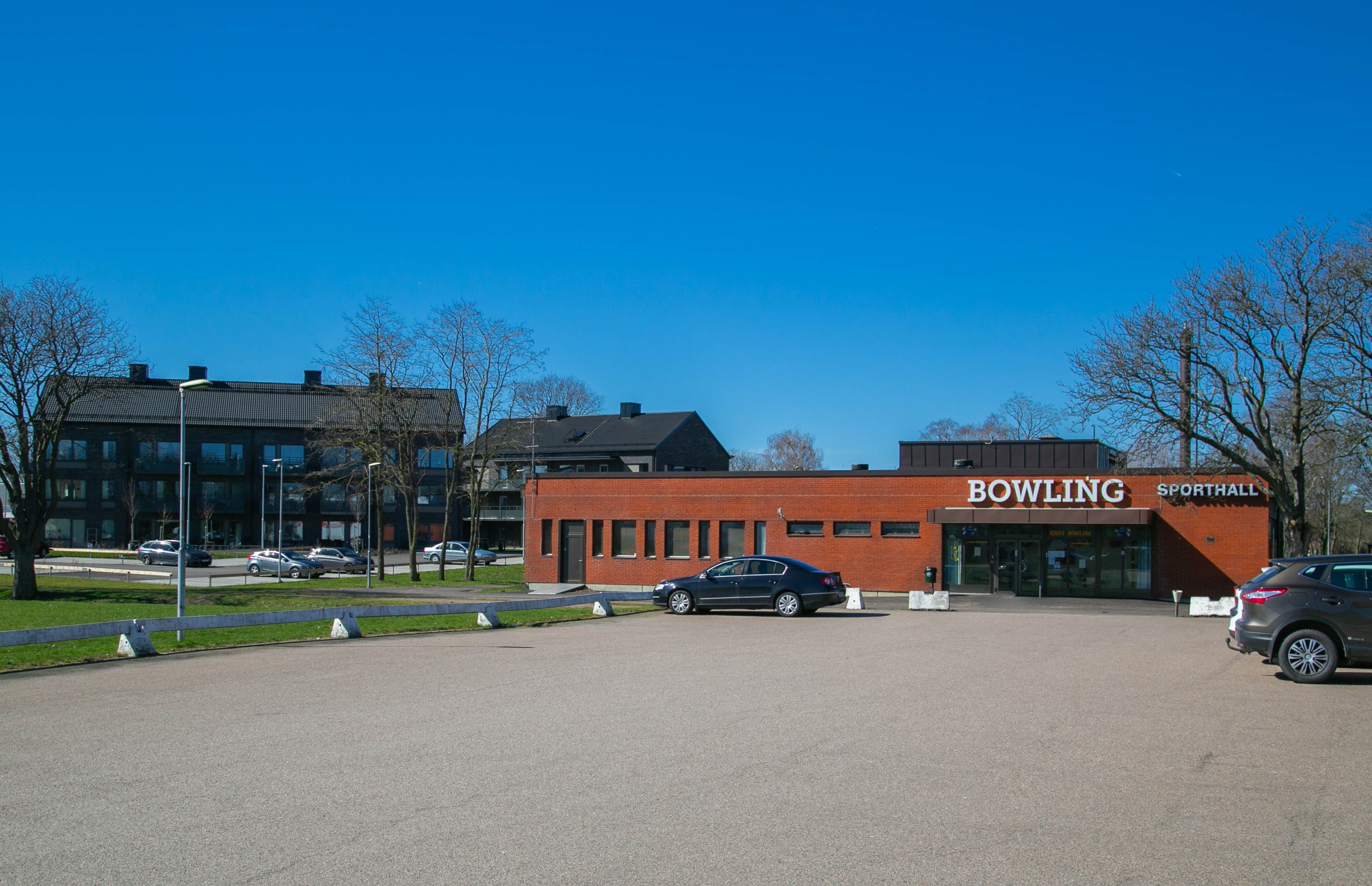 Granne med Bowlinghallen