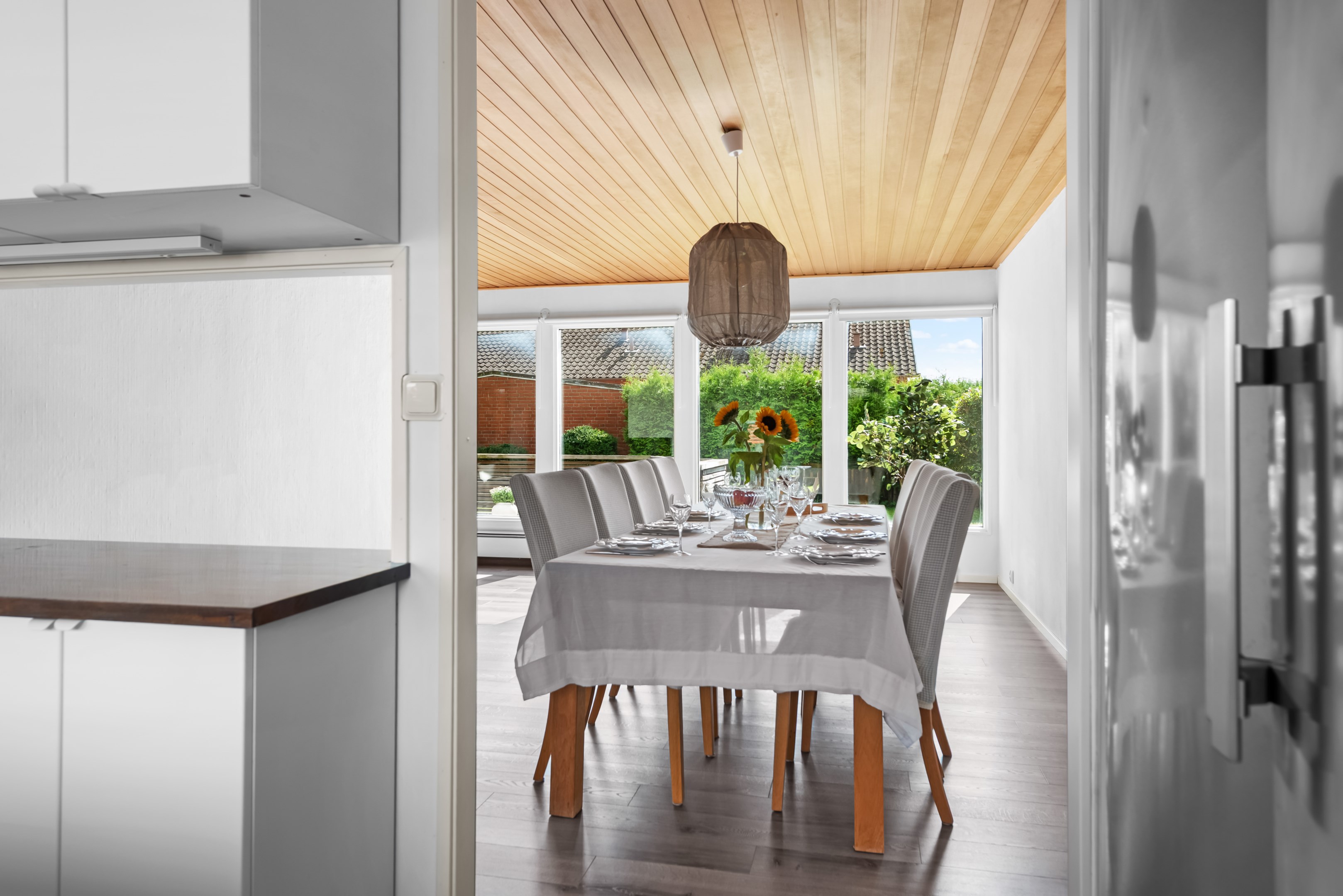 Vy från köket mot vardagsrum