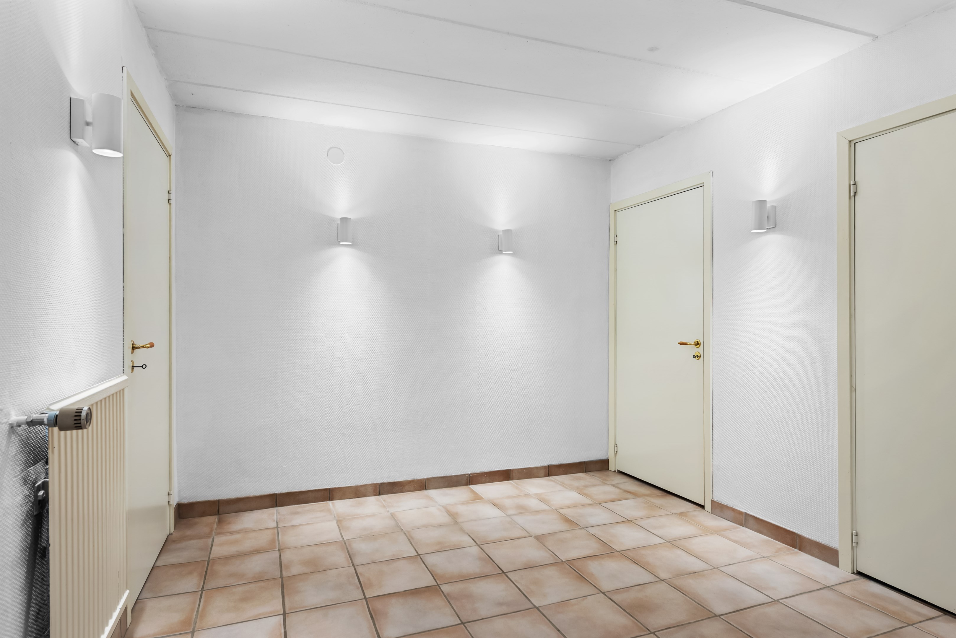 Hall i källaren när du kommer ner från trappan