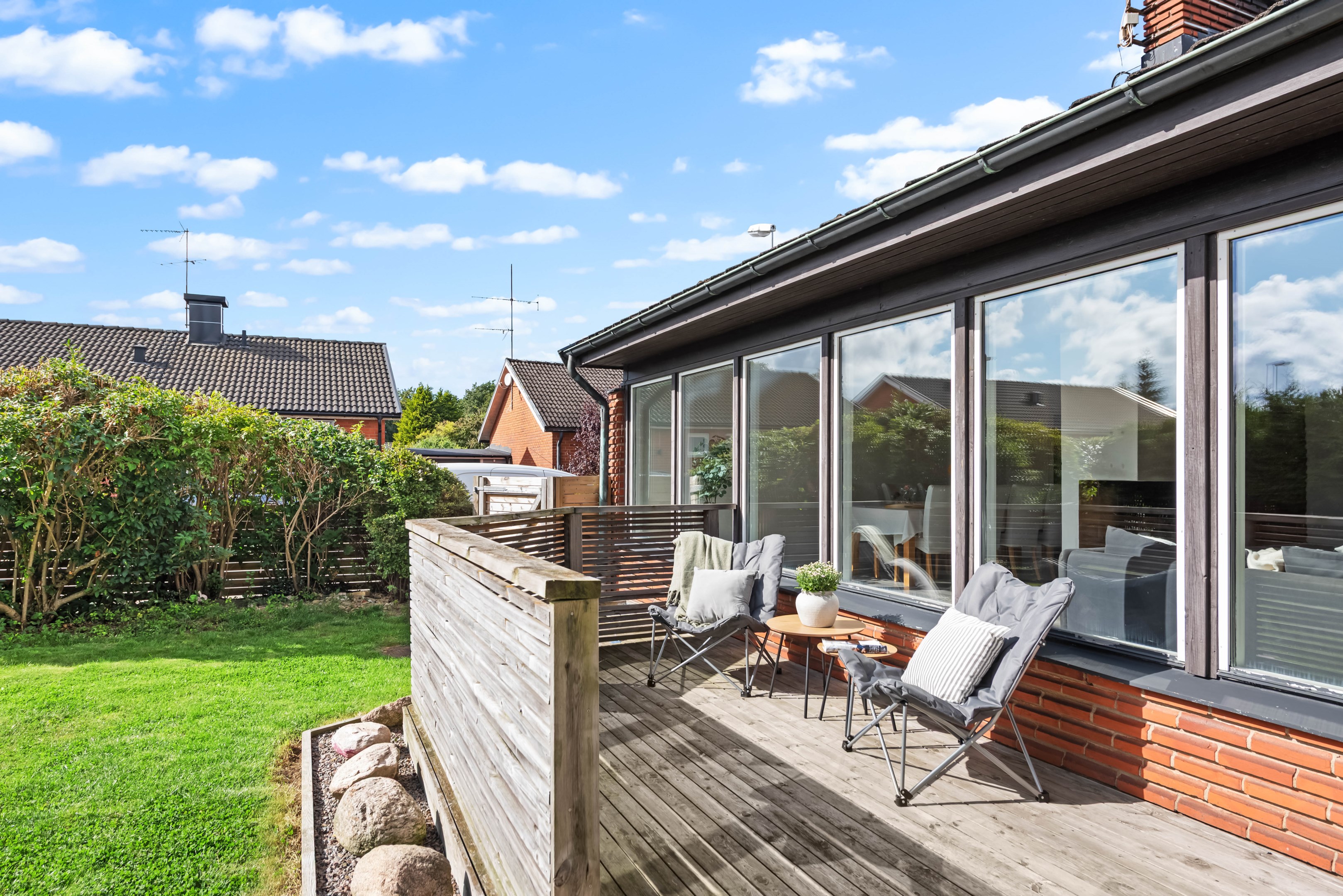 Uteplats utanför vardagsrummet