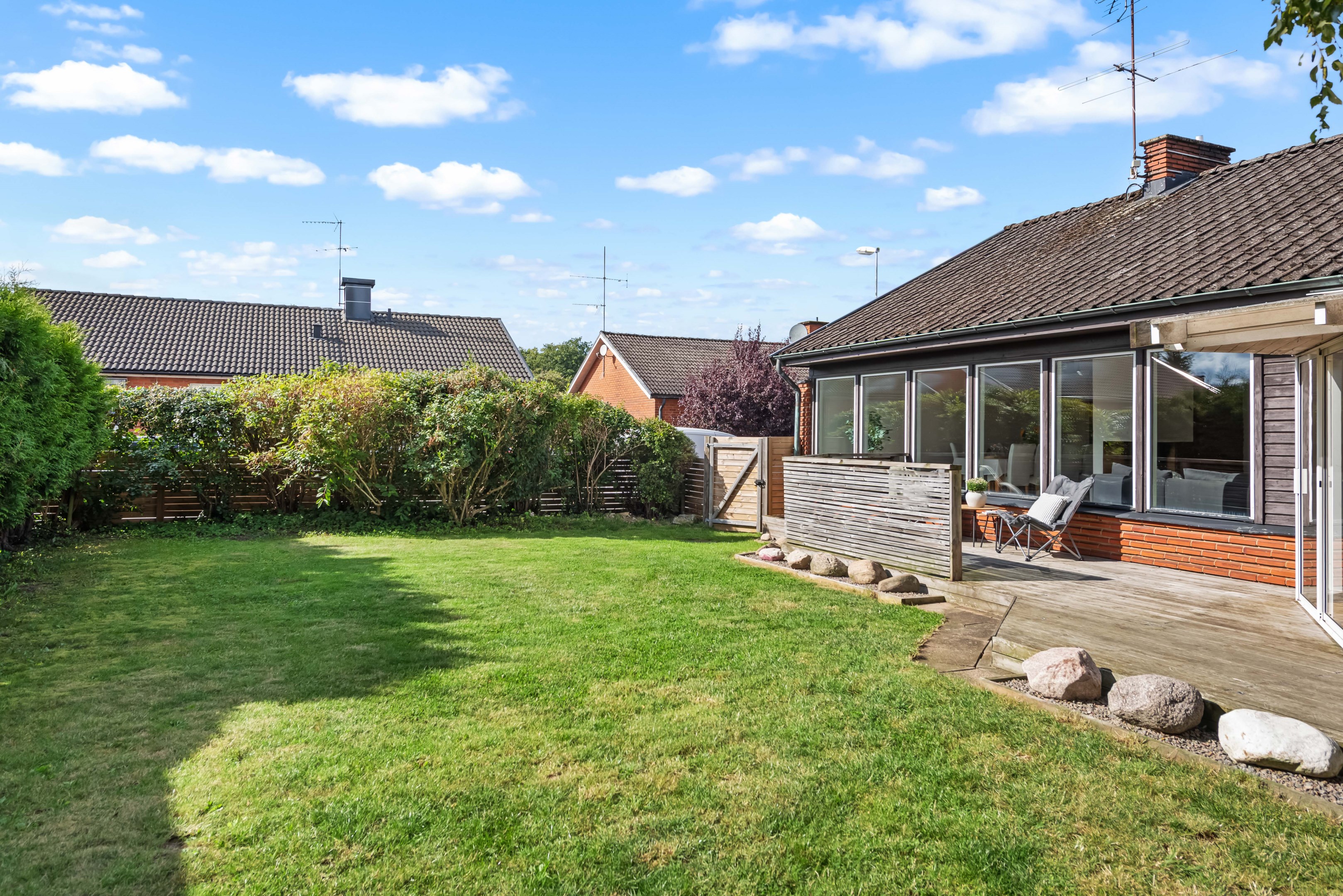 En lättskött trädgård med många möjligheter