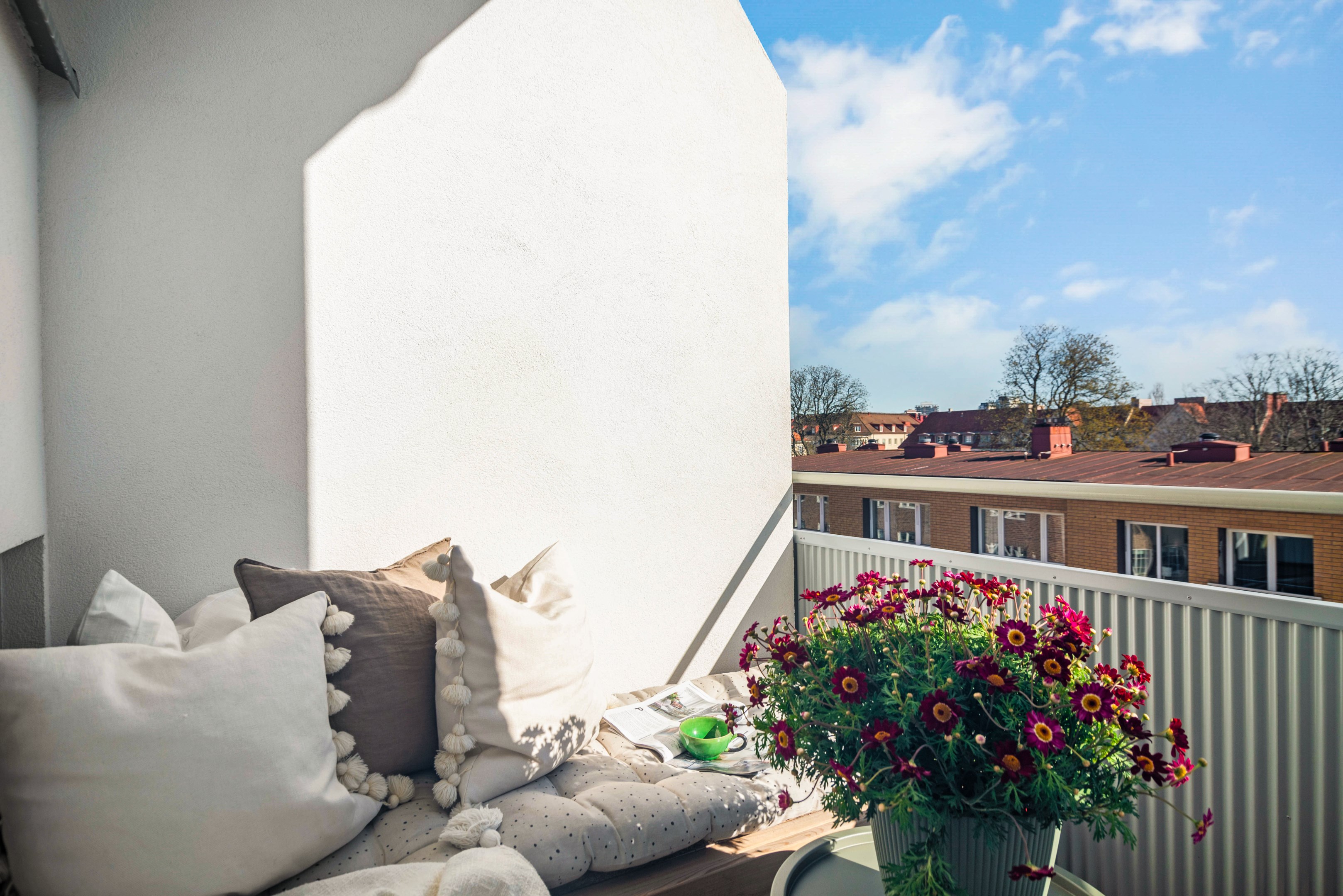 Fin balkong med utsikt över takåsarna