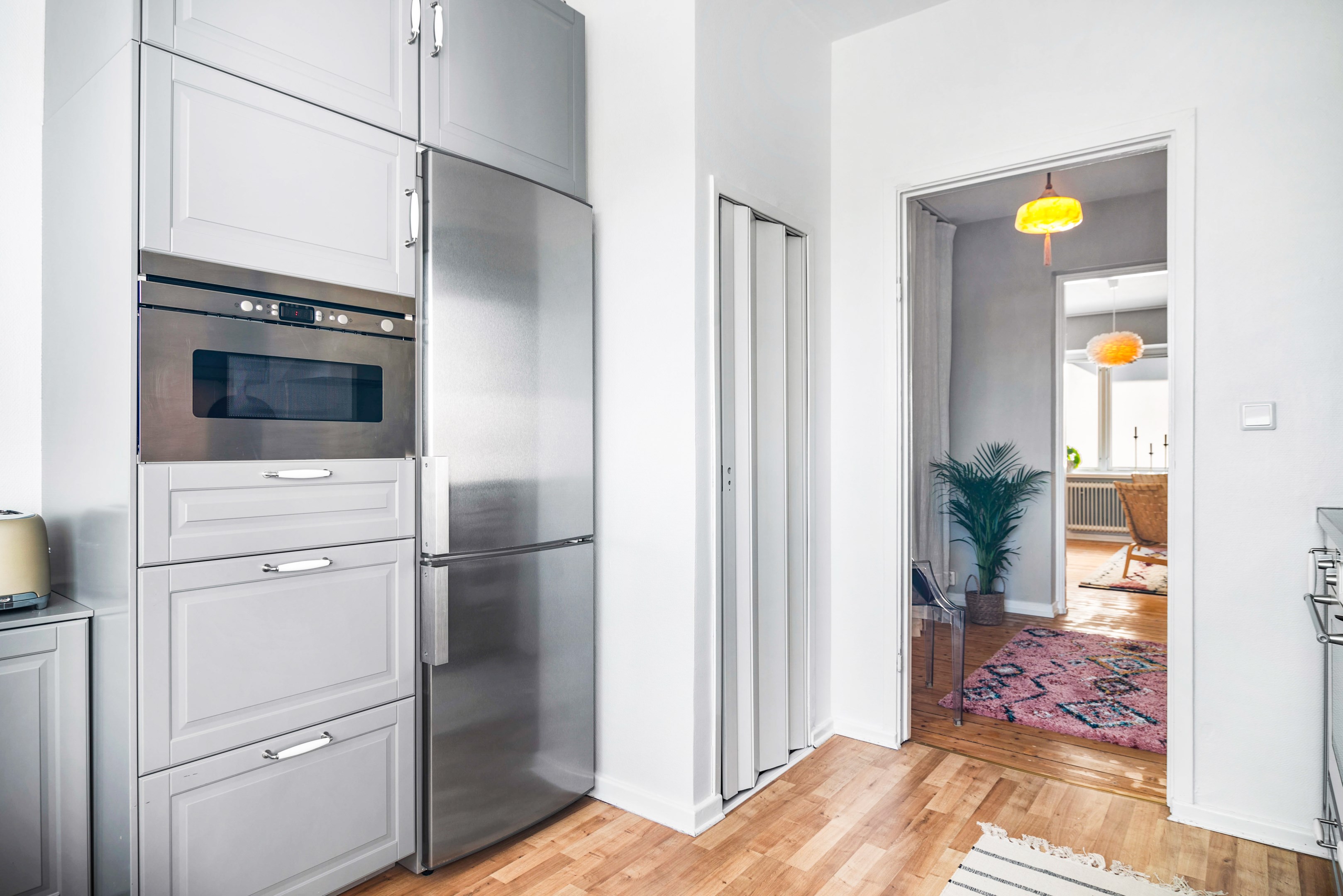 Mikro i högskåp samt kyl/frys