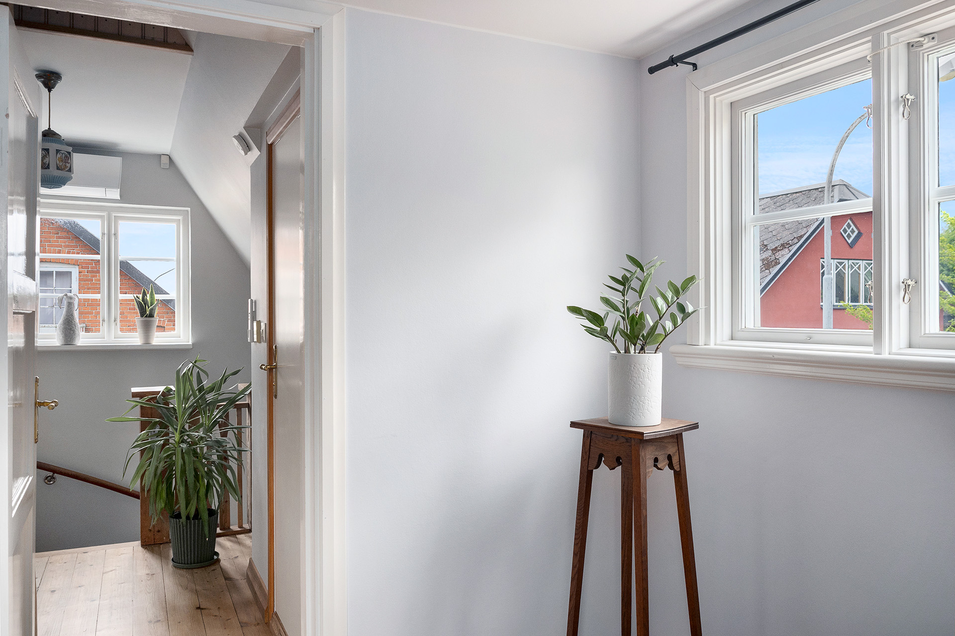 Mycket ljus på ovanvåningen