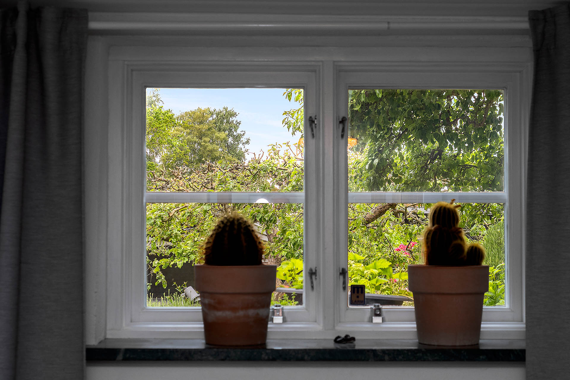 Trevlig utsikt från sovrummet i källaren