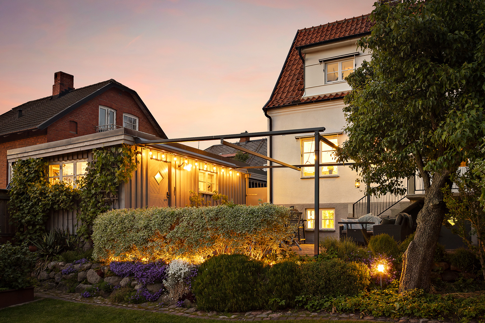 Härligt hem med vacker trädgård