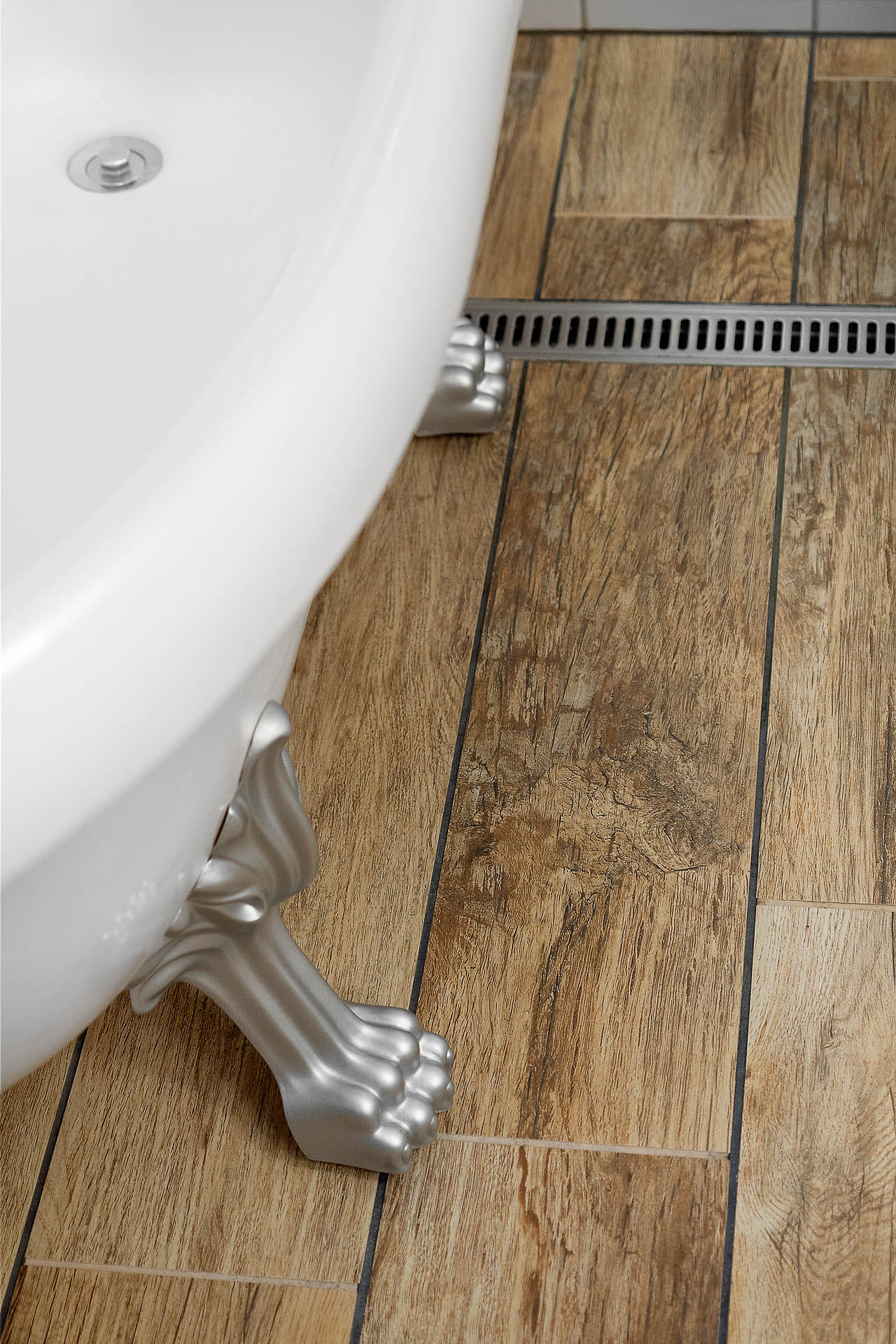 Kolla in golvet - plankgolv (klinker) och drainavlopp