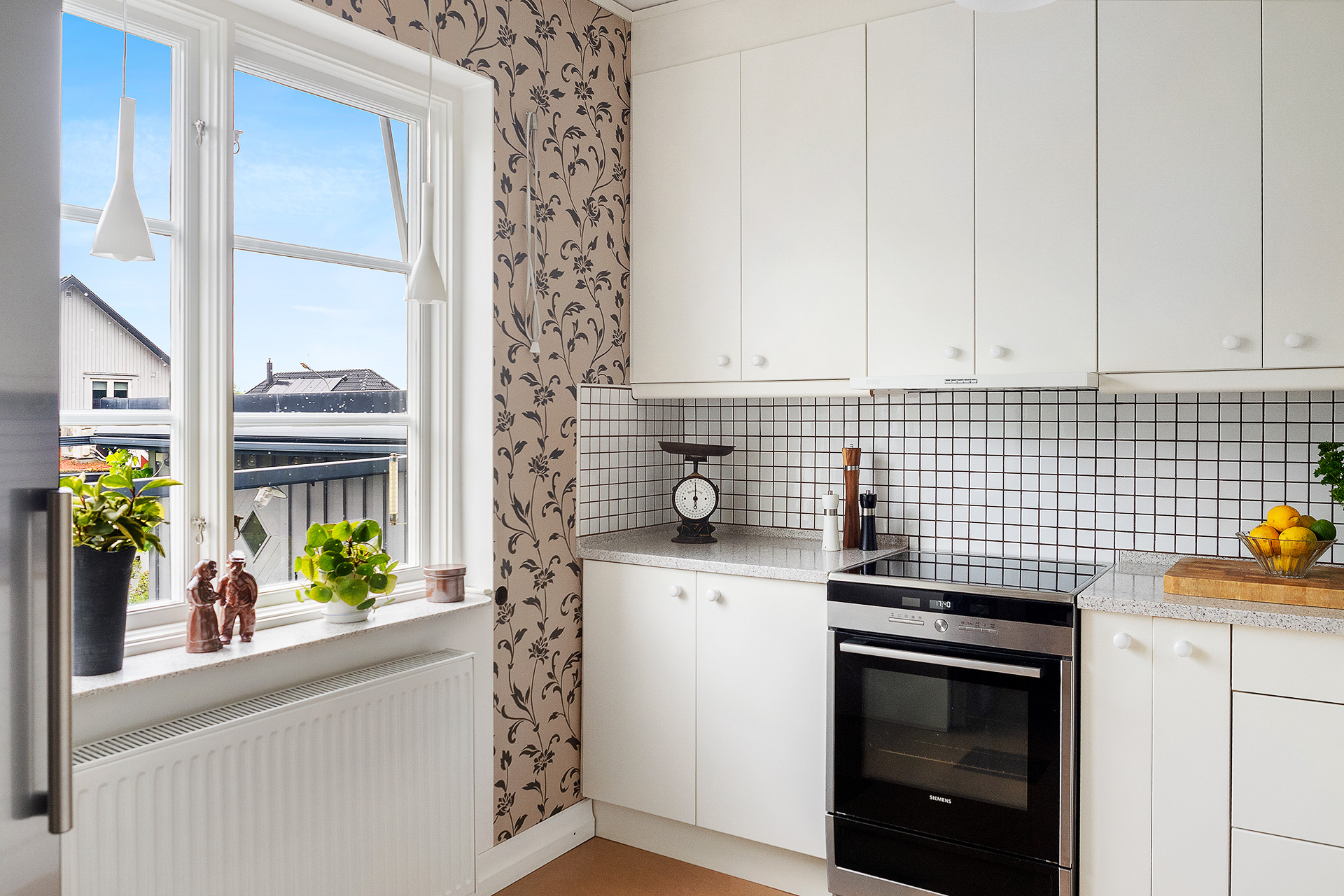 Stort härligt fönster i köket