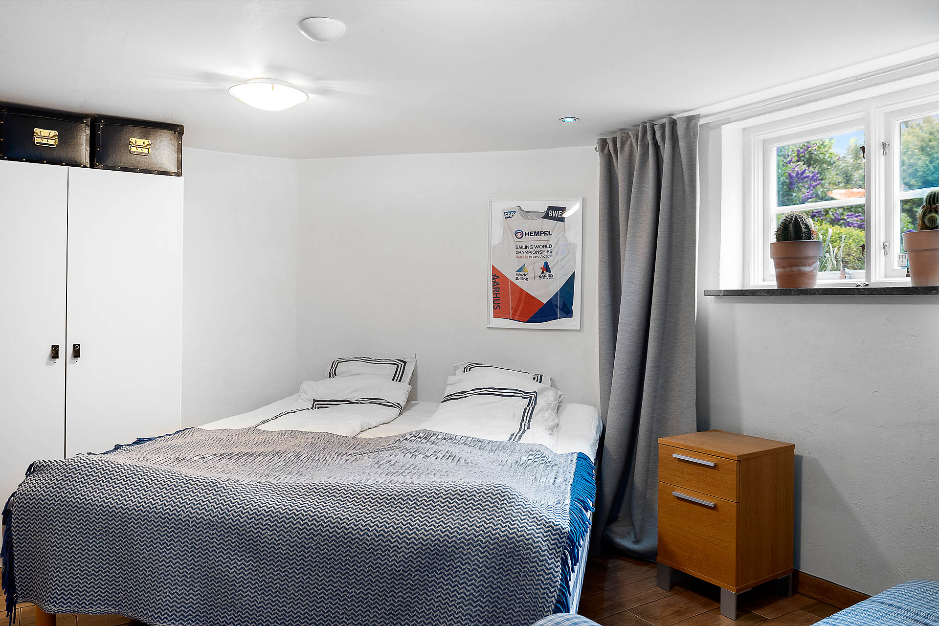 Sovrum i källaren. Går att göra större som så önskas