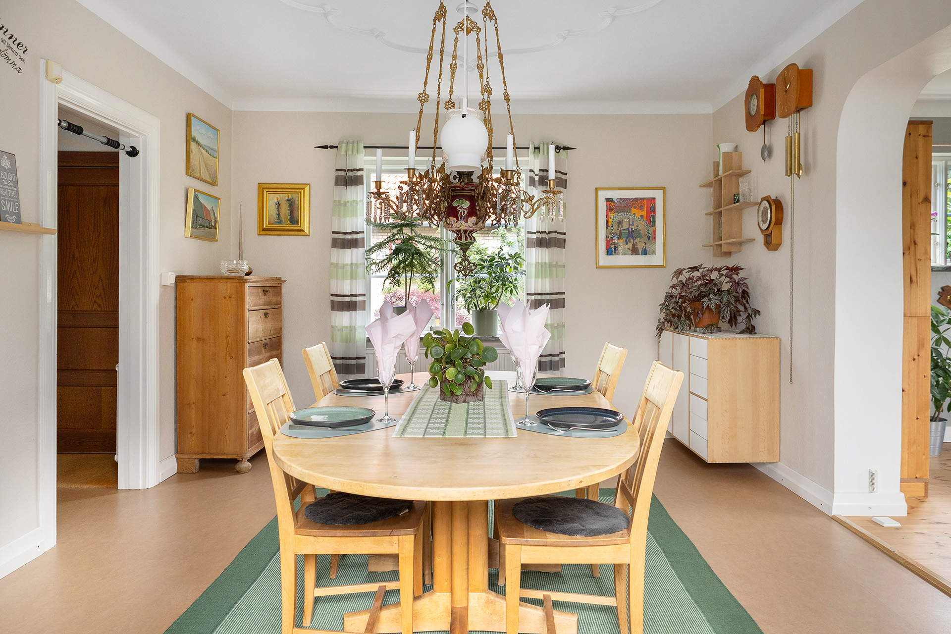 Gott om yta för ett större matbord