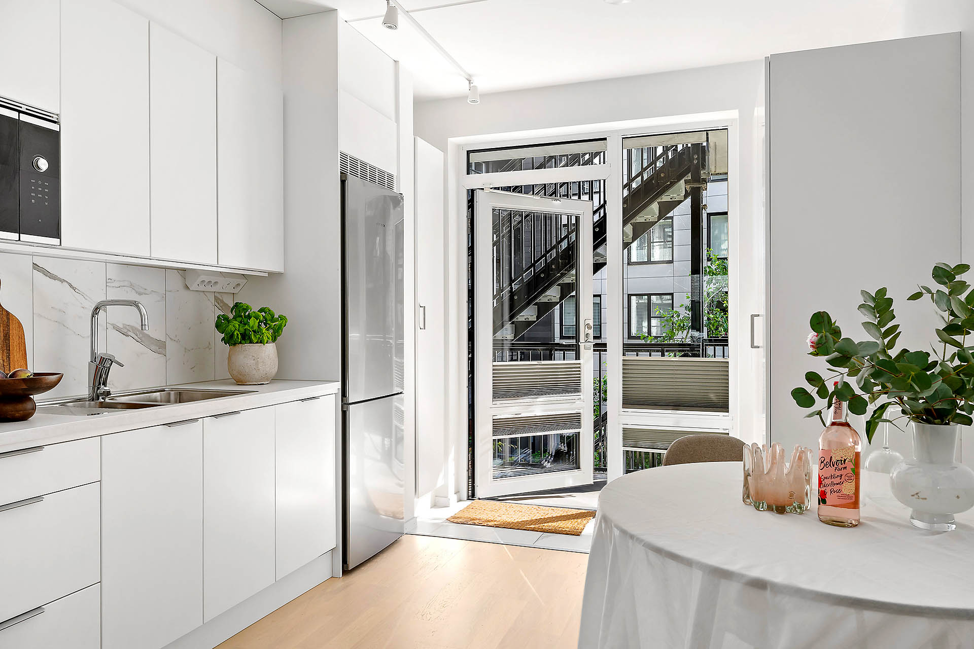 Kök med utgång till loftgång