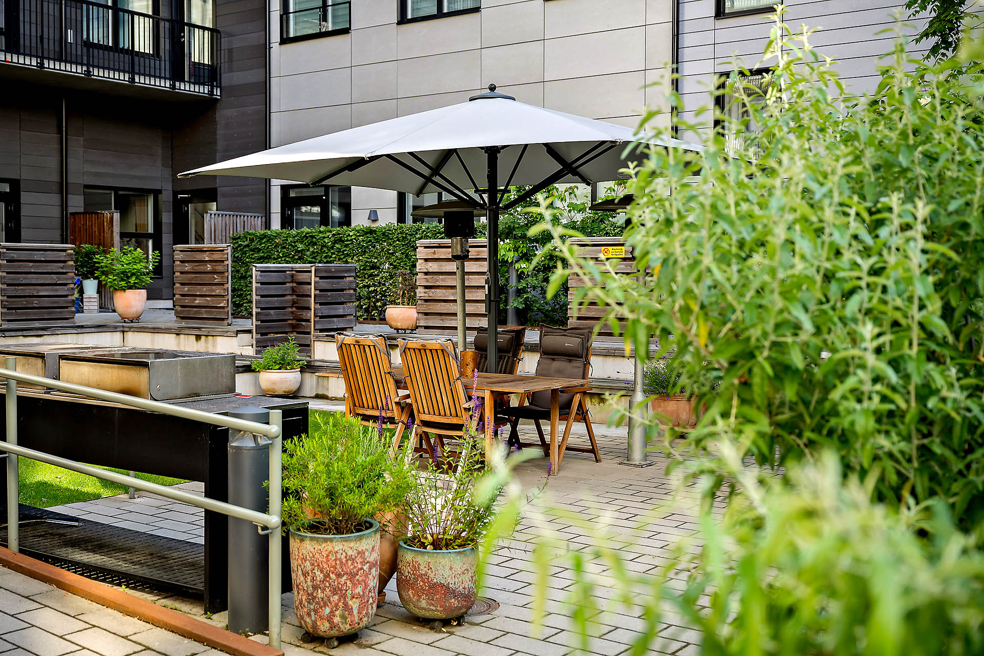 Superfin uteplats där du kan grilla