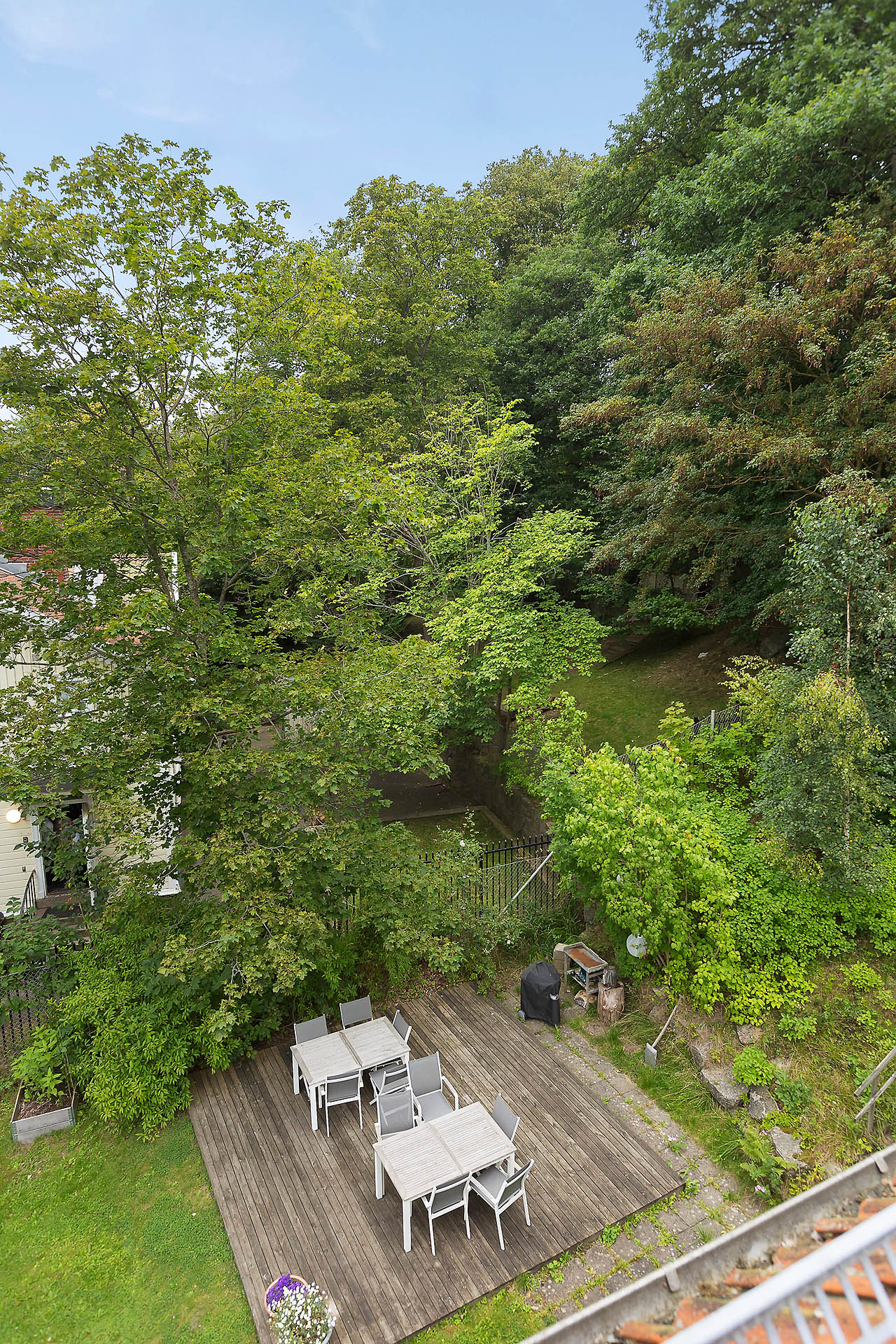 Gemensam uteplats med Webergrill