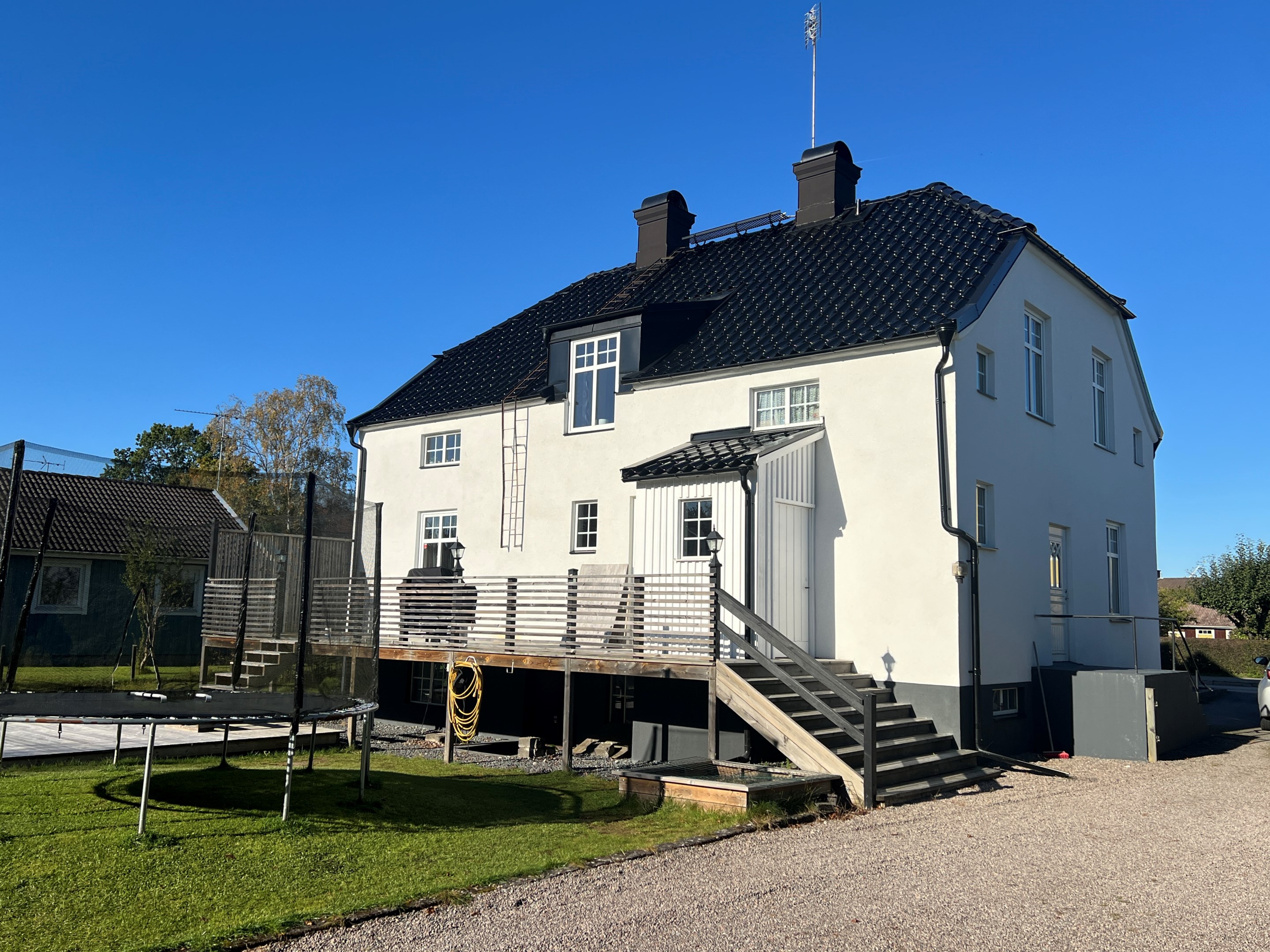 Stor altan med härlig sol