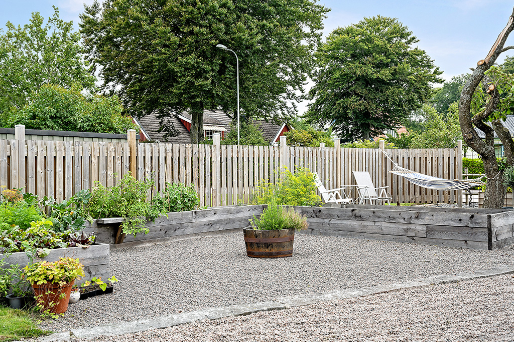 Planteringar invid uppfart