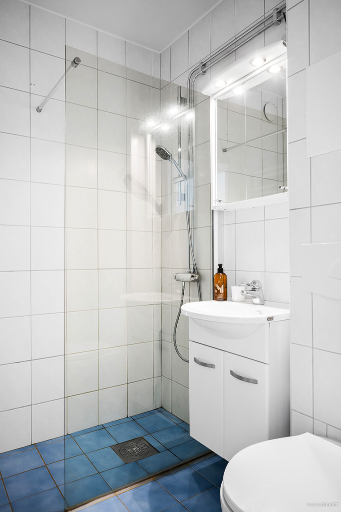 Helkaklat badrum med golvvärme