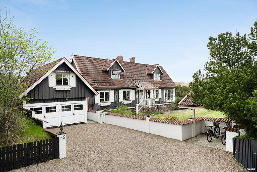 Uppfart och dubbelgarage