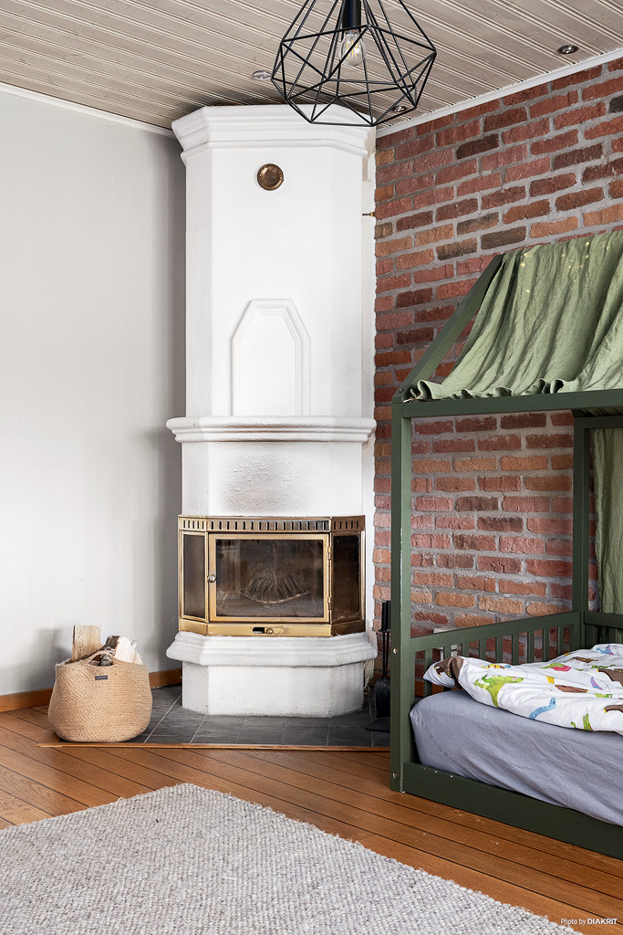 Värmande braskamin med fläkt