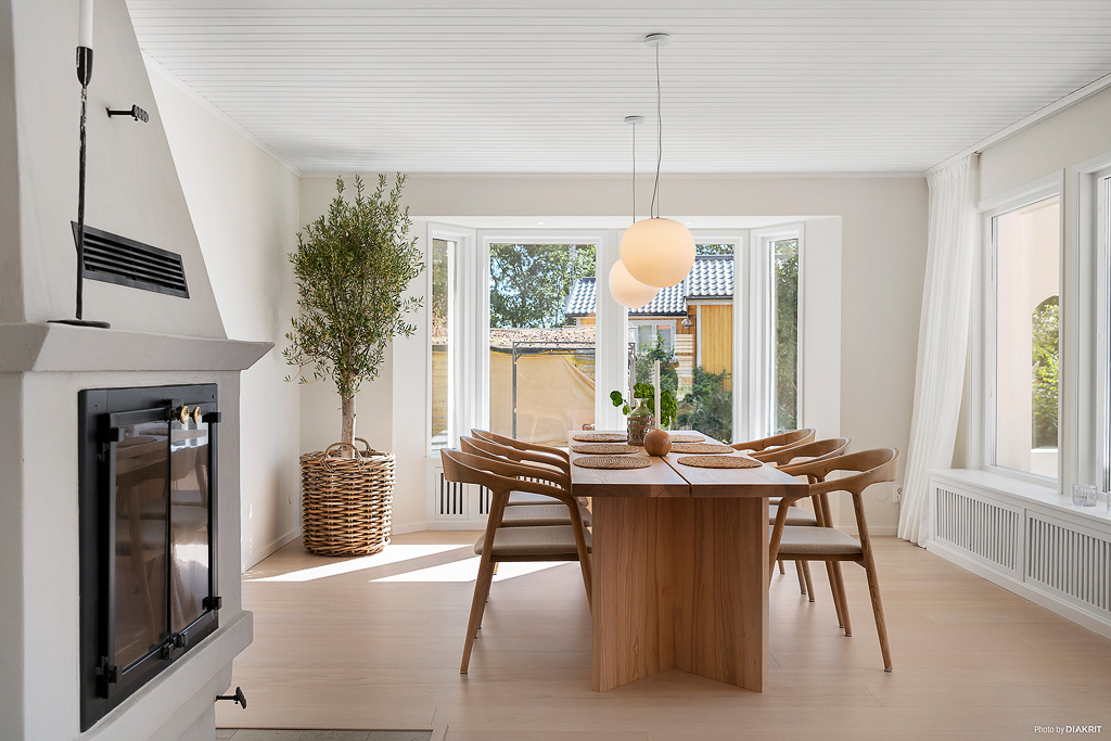 Matsal och kamin