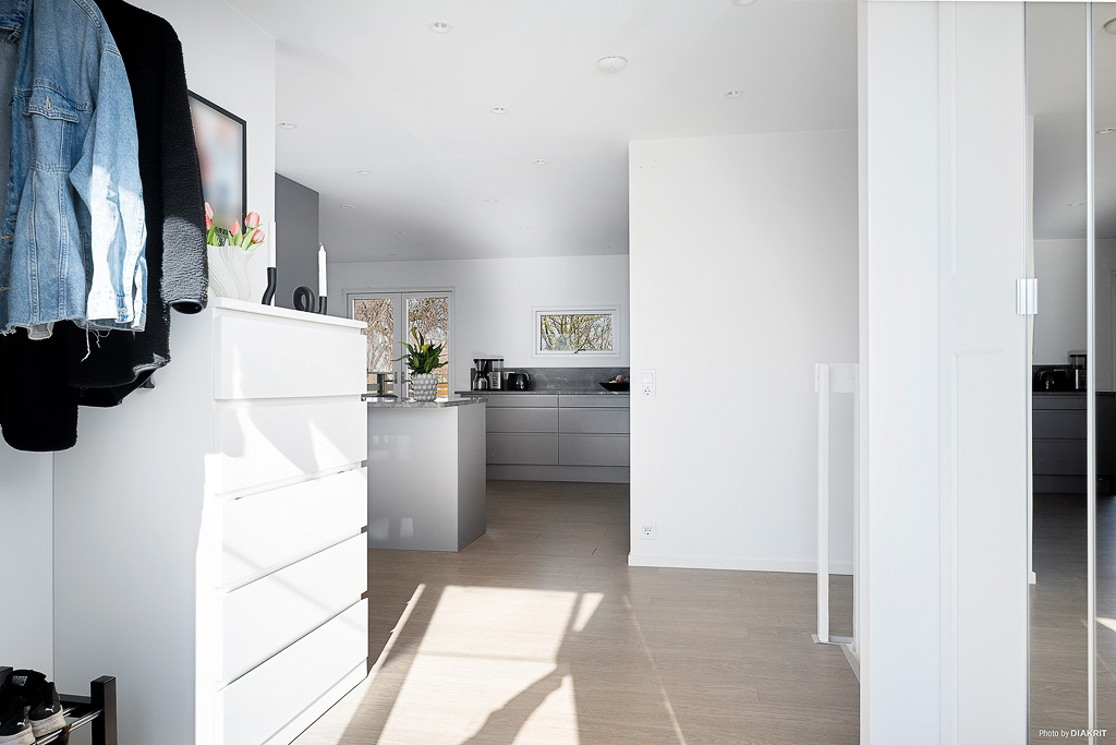 Hall mot kök